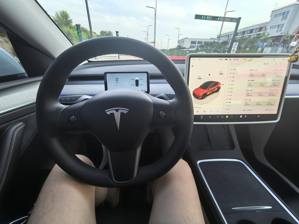 Tesla Model Y 2024 #15 Tesla Model Y 2024 car image #15
