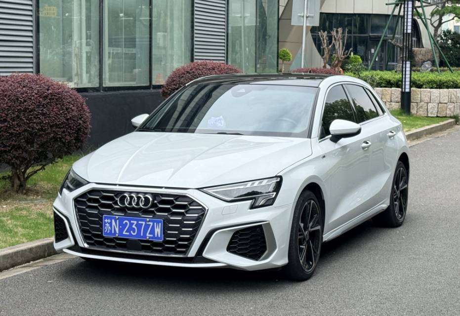 2023 2023 immagine di auto
