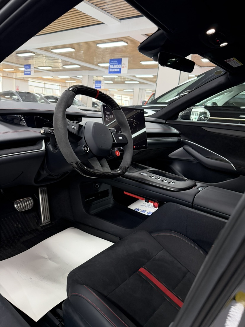 MI SU7 Ultra 2025 car image #3