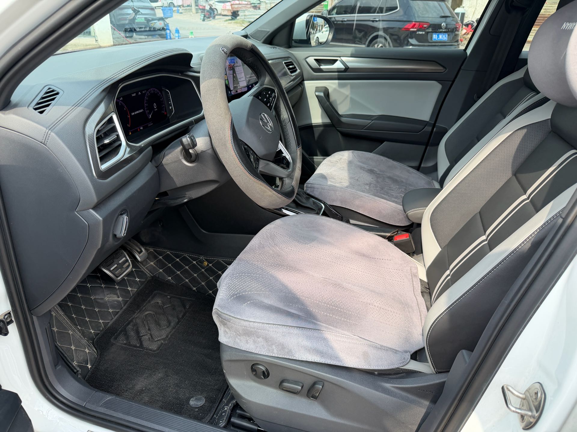 Volkswagen T-Roc 2024 #3 Volkswagen T-Roc 2024 صورة سيارة #3