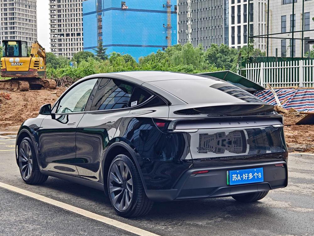 Tesla Model Y 2026 #4 Tesla Model Y 2026 car image #4