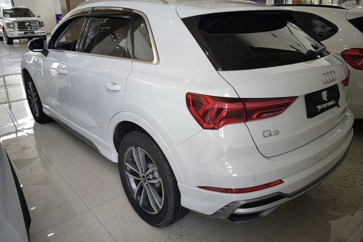 Audi Q3 2021 car image #5