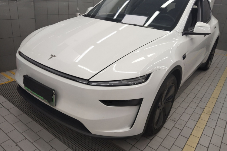 Tesla Model Y 2025 #2 Tesla Model Y 2025 car image #2