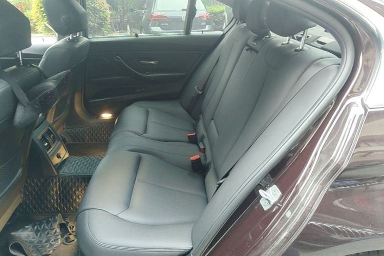BMW 3 Series 2016 car image #17