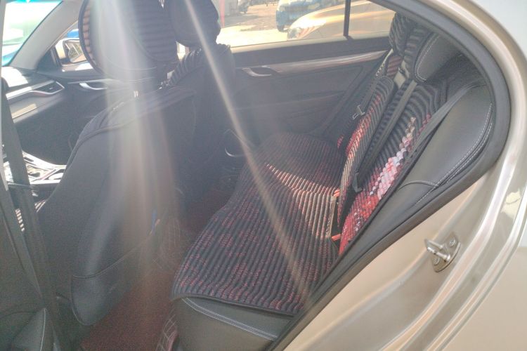 GEELY Emgrand 2019 imagen de coche #17