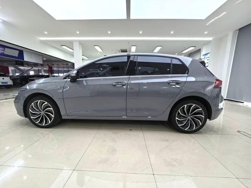 Volkswagen Golf 2023 car image #4