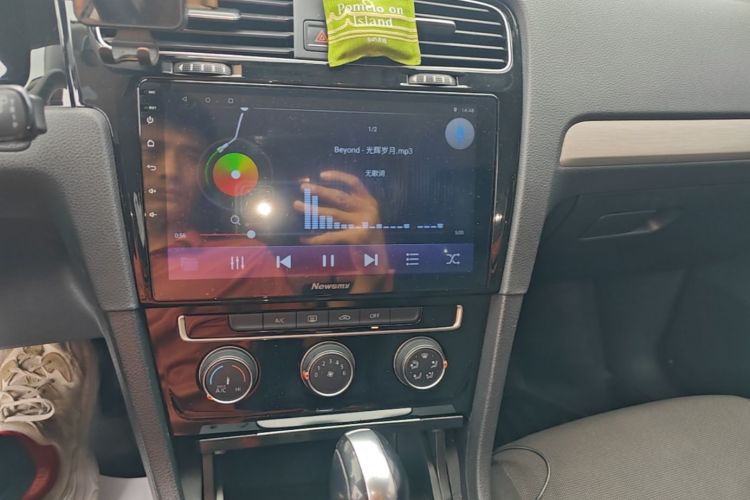 Volkswagen Golf 2019 car image #17