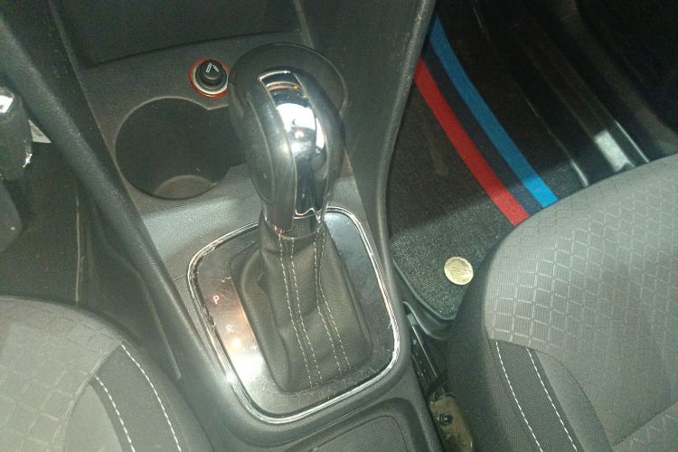 Volkswagen Polo 2015 #14 Volkswagen Polo 2015 car image #14