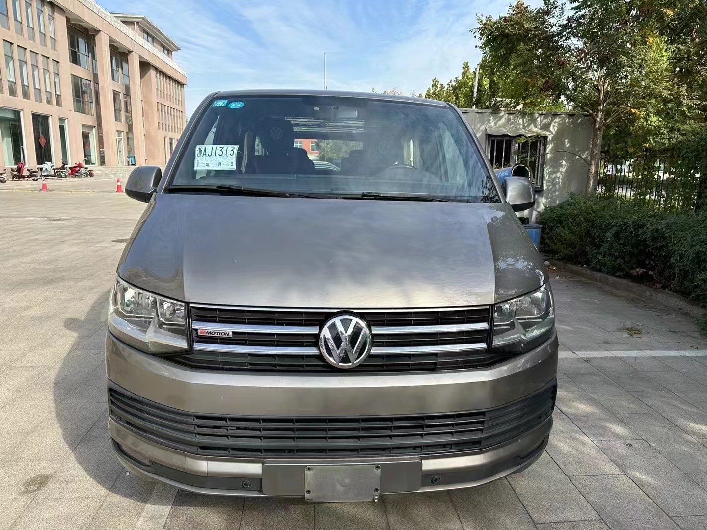 Volkswagen Caravelle 2017 Volkswagen Caravelle 2017 car image
