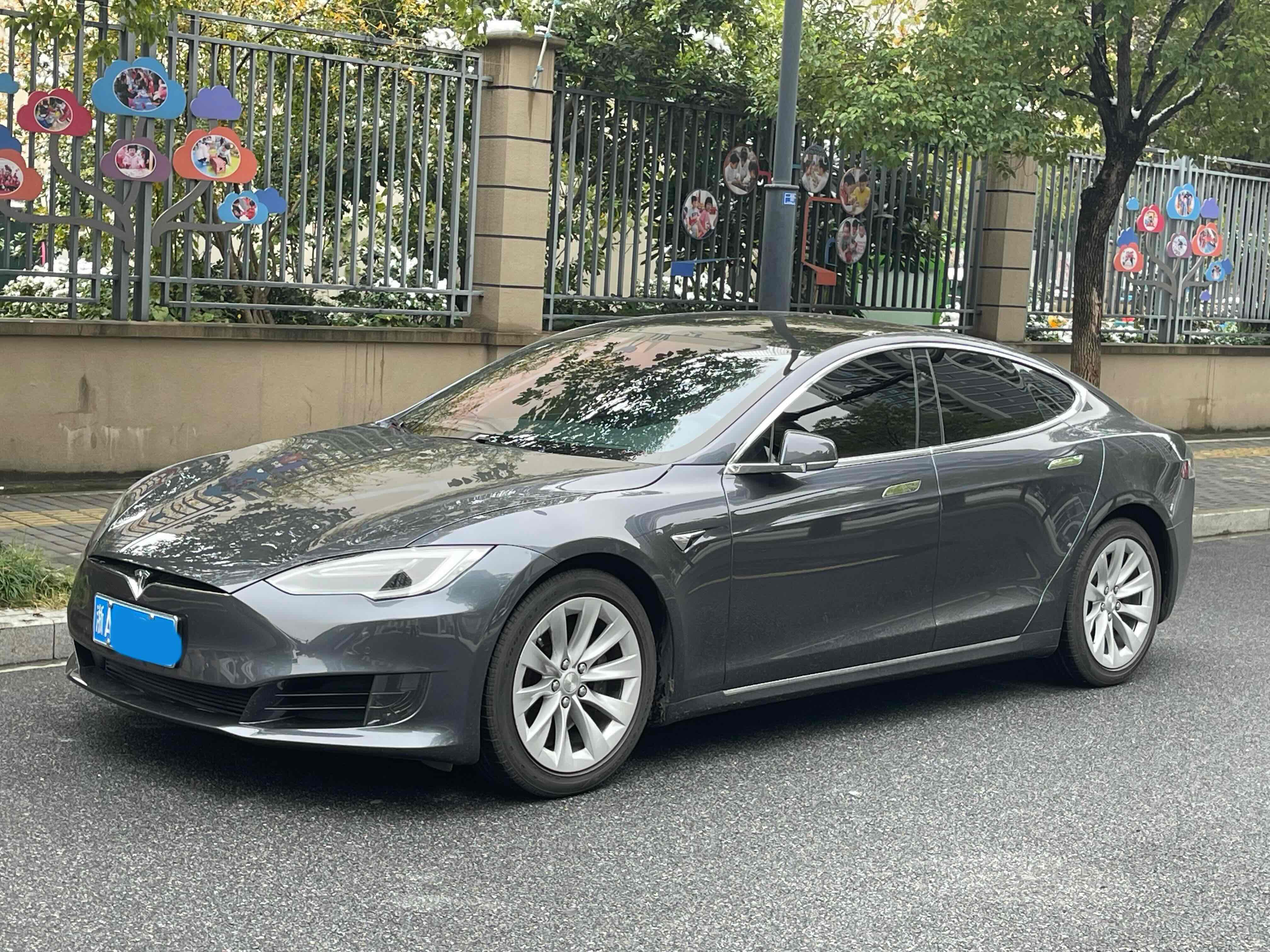 Tesla Model S 2017 汽车图片 
