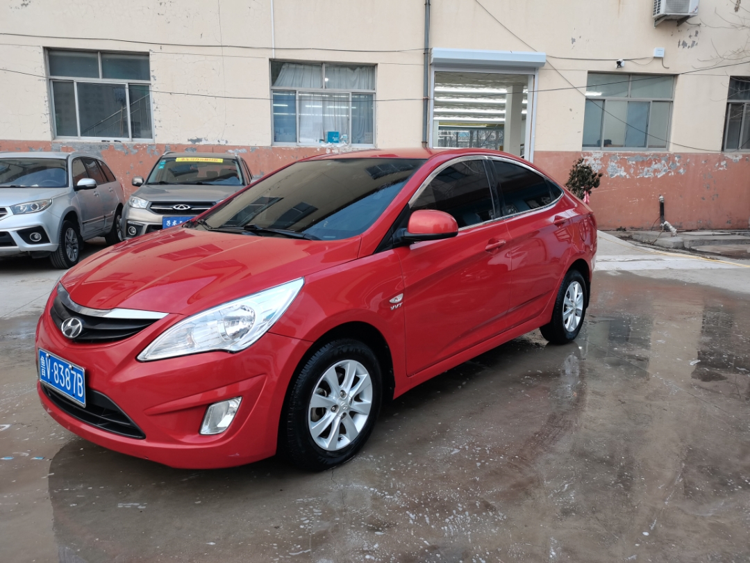 Hyundai Reina 2012 car image 