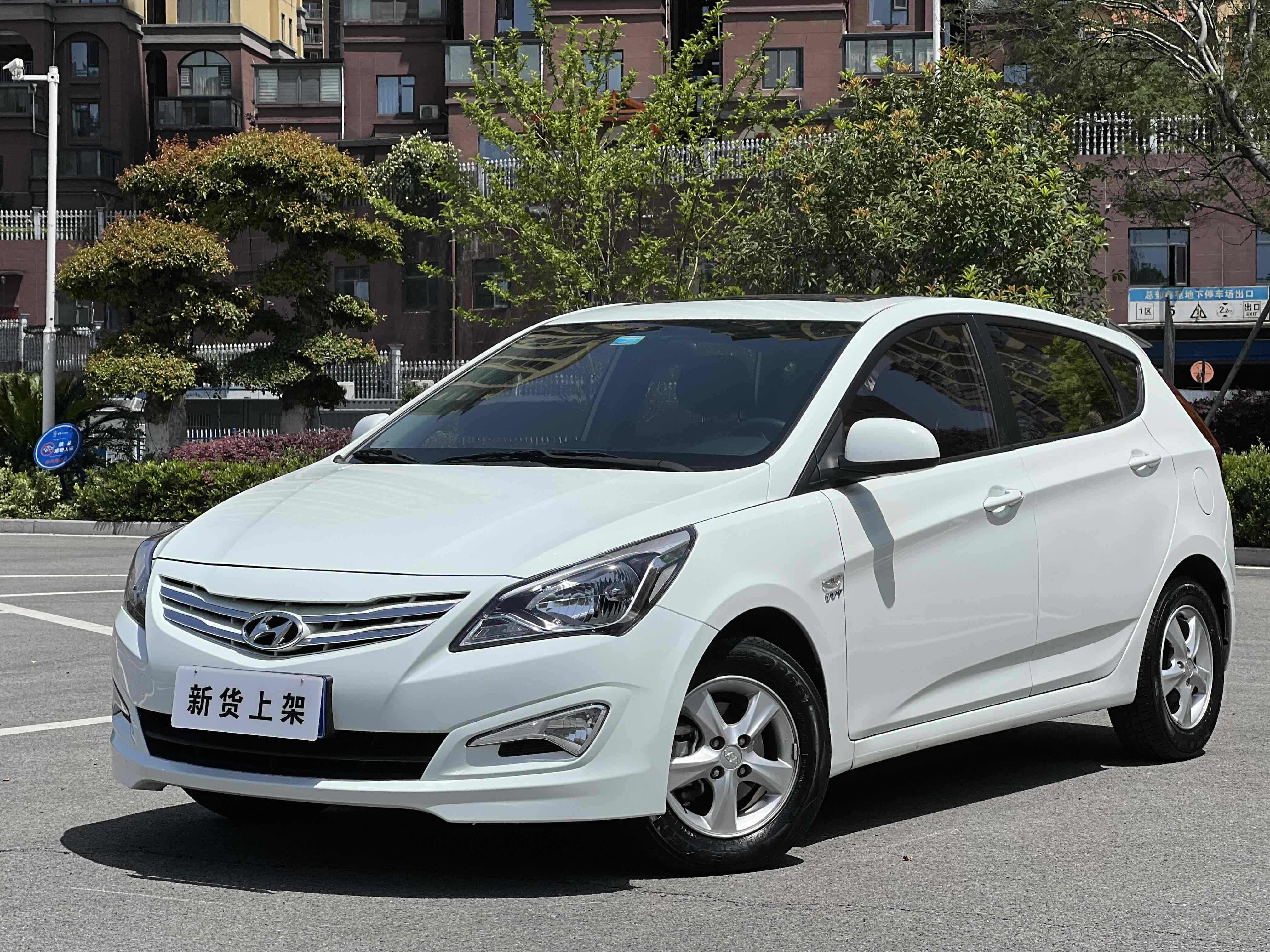Hyundai Reina Hatchback 2015 Hyundai Reina Hatchback 2015 car image