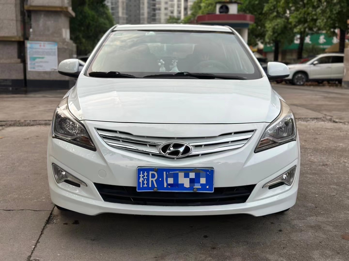 Hyundai Reina Hatchback 2015 Hyundai Reina Hatchback 2015 car image