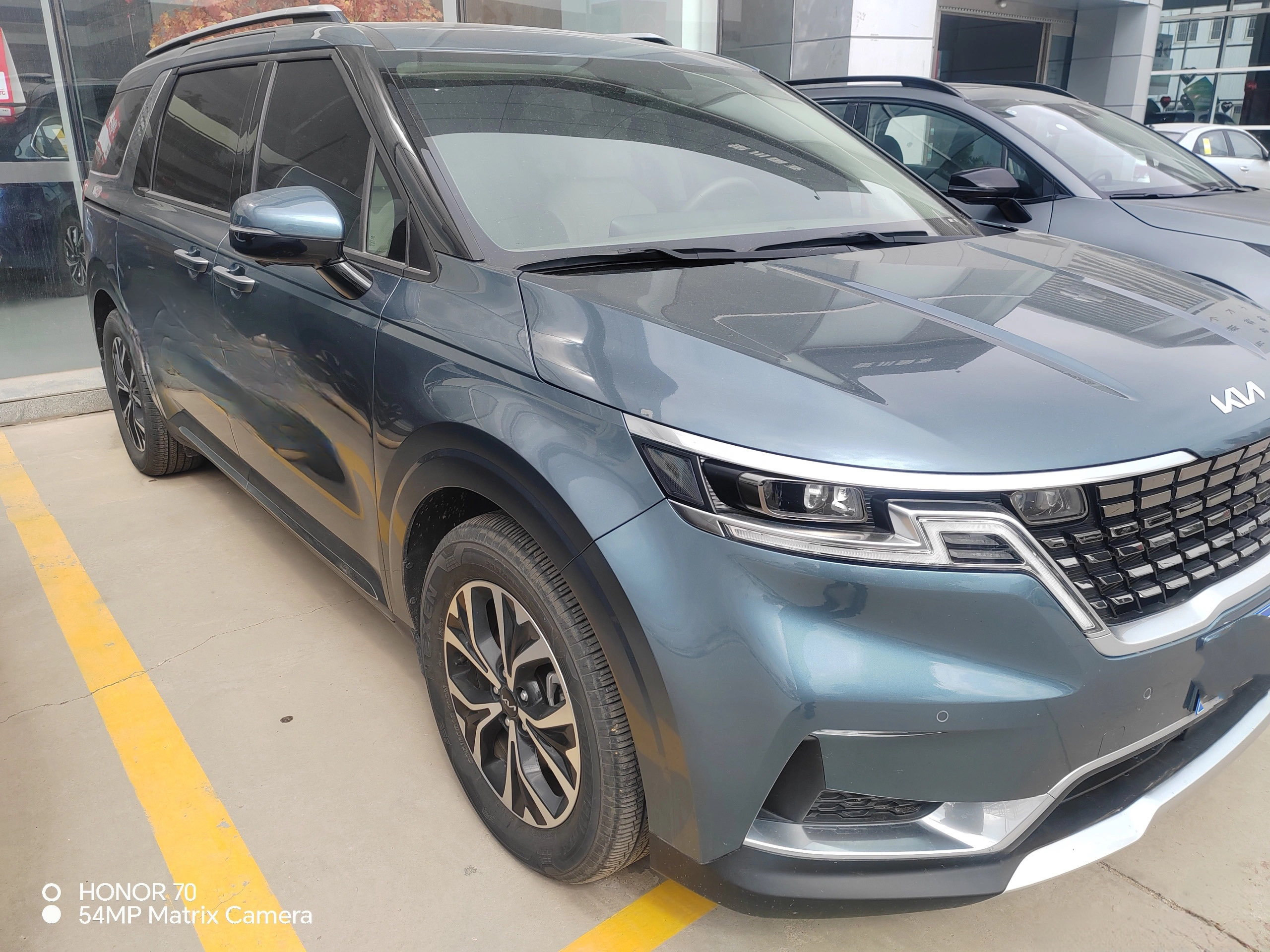 Kia Carnival 2021 汽车图片 