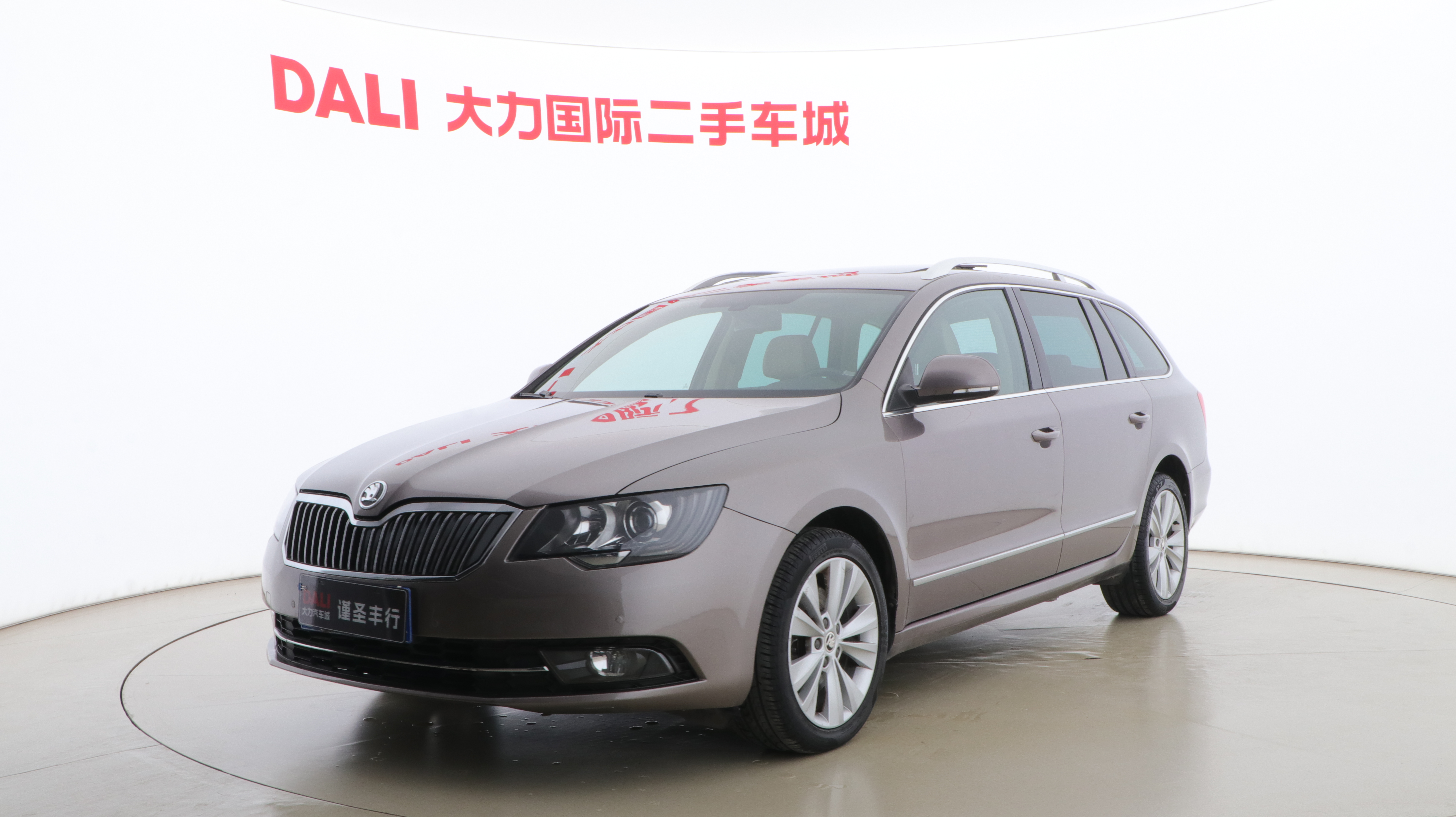 Skoda Superb Combi 2014 صورة سيارة 