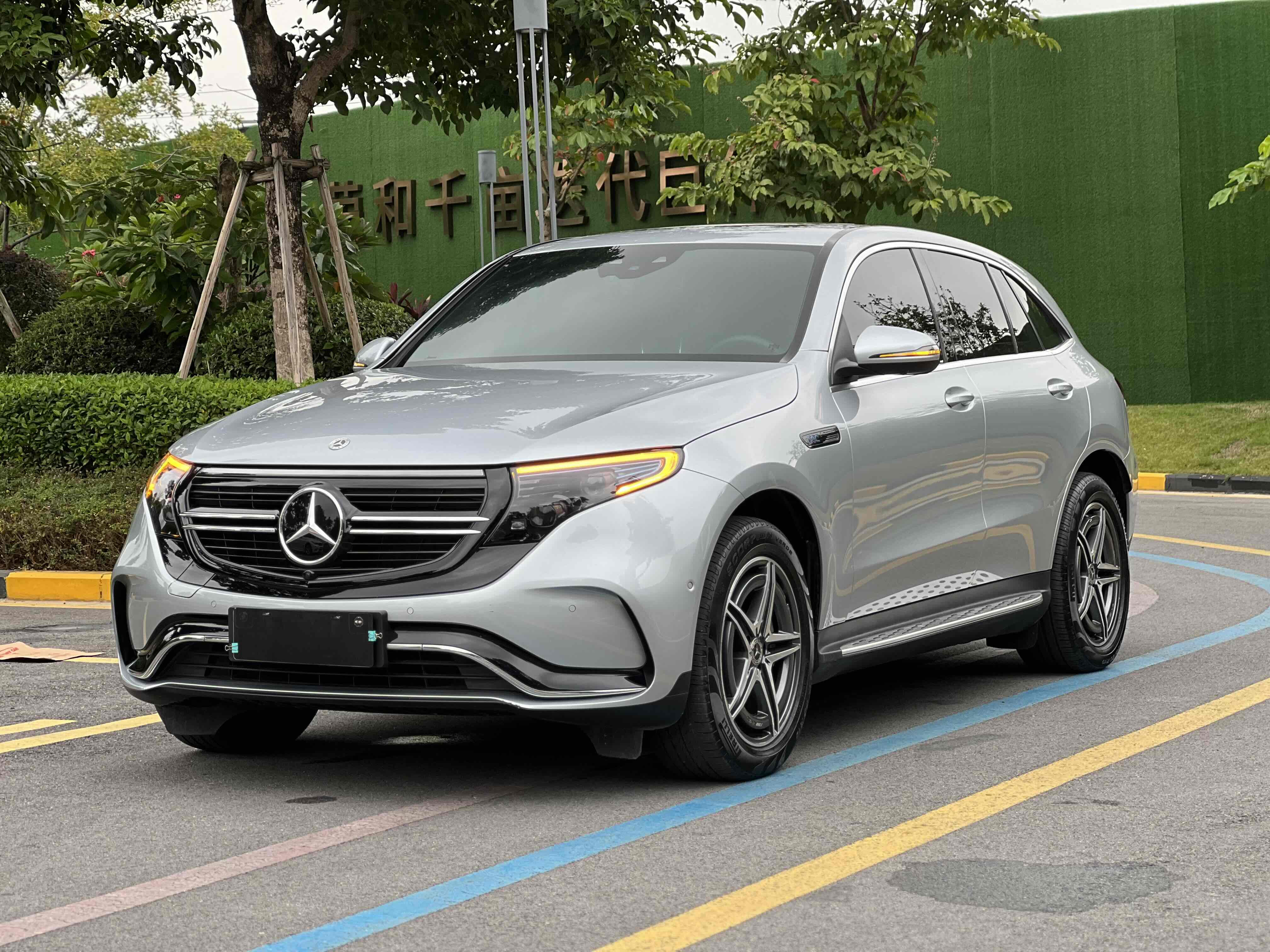 Mercedes-Benz EQC Class 2022 car image 