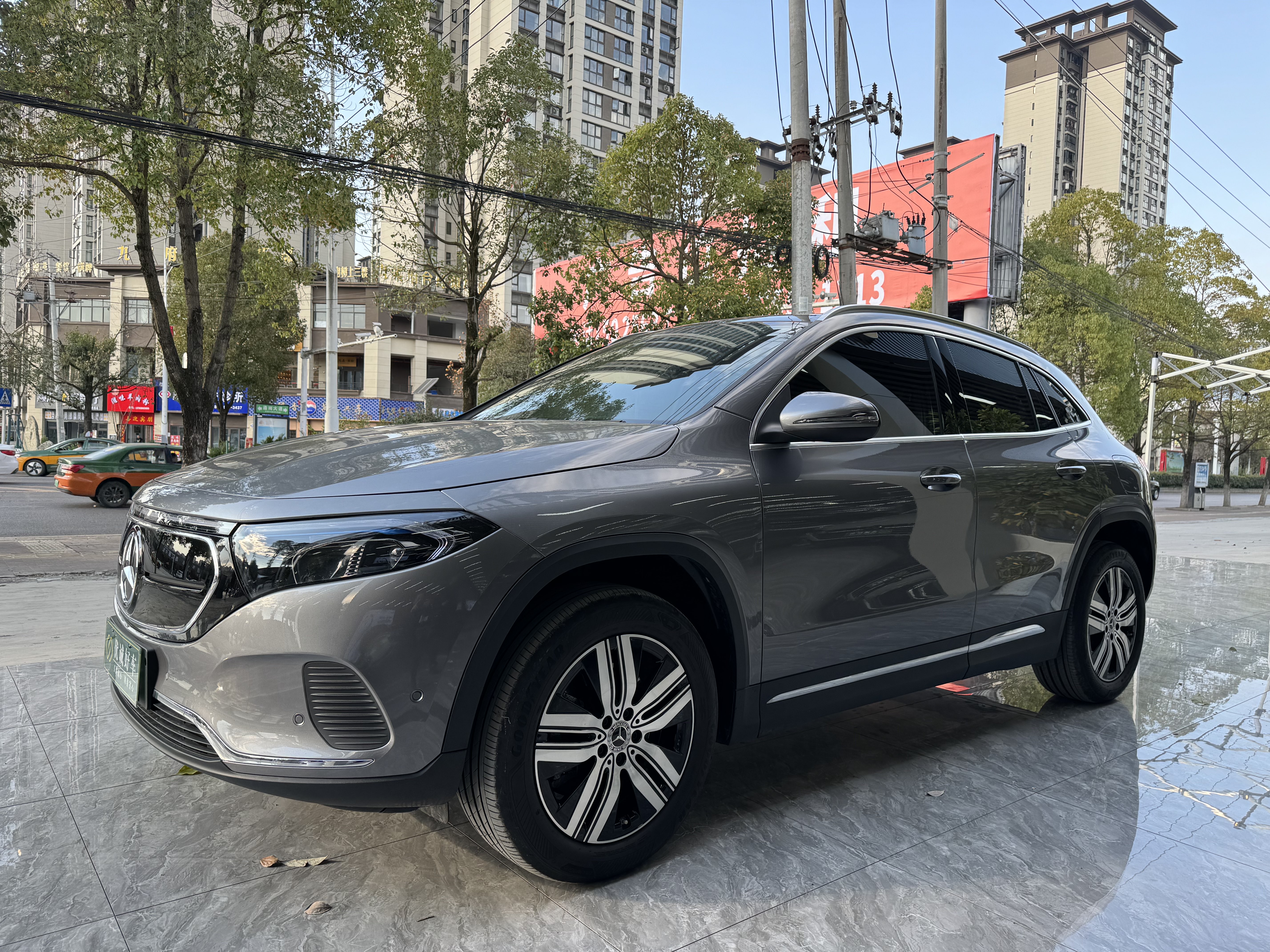 Mercedes-Benz EQA Class 2022 immagine di auto 