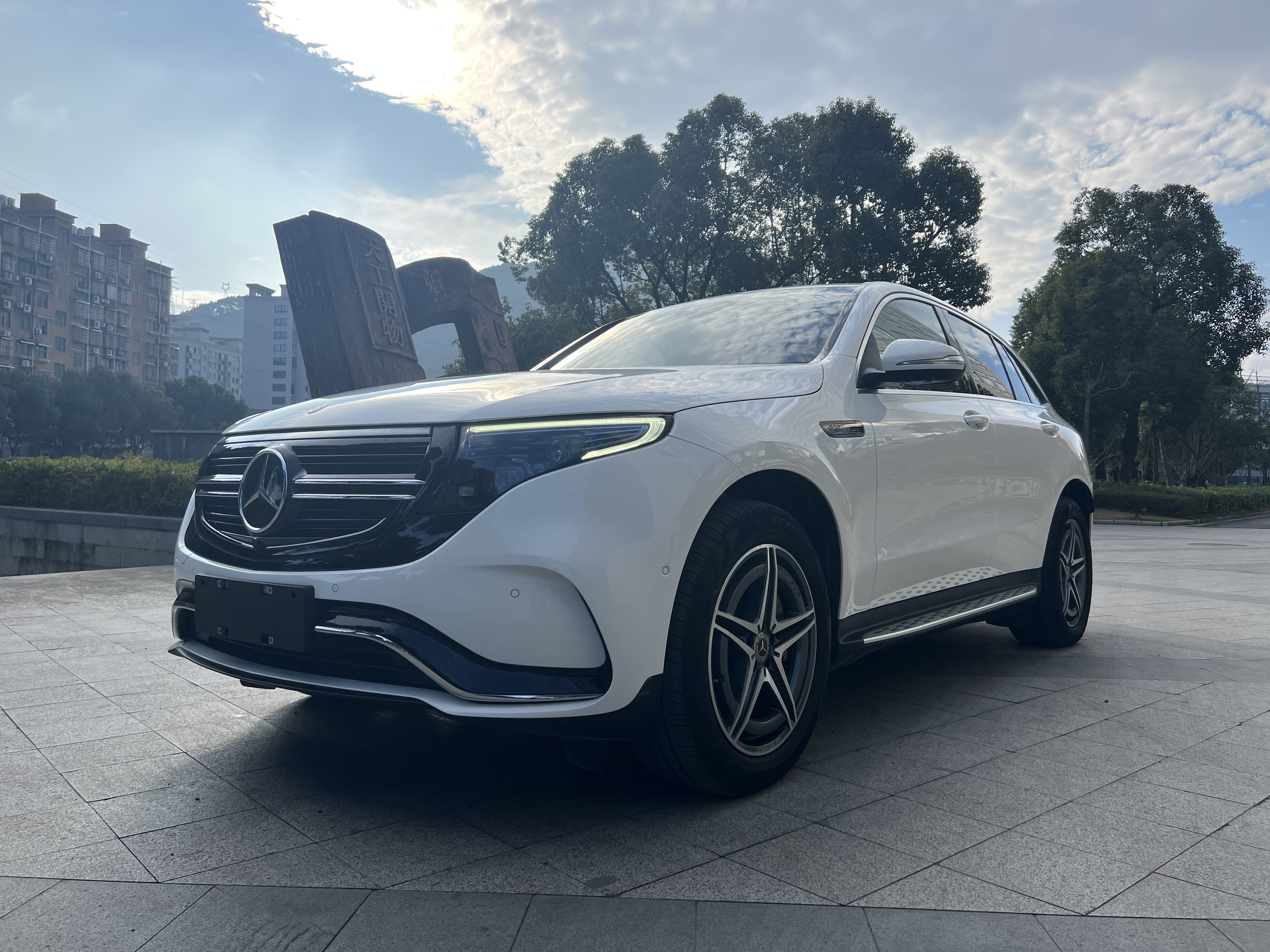 Mercedes-Benz EQC Class 2020 car image 