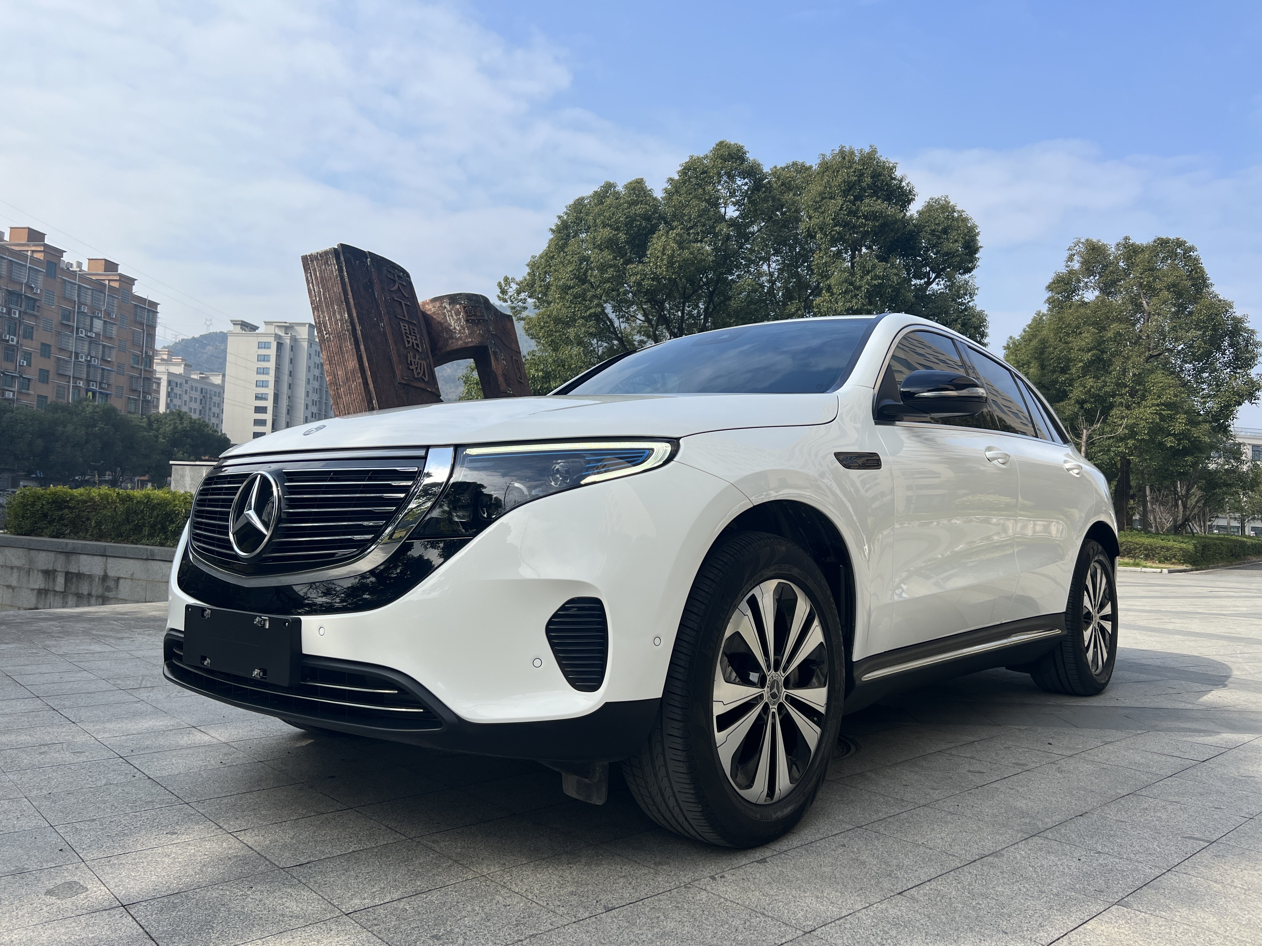 Mercedes-Benz EQC Class 2020 car image 