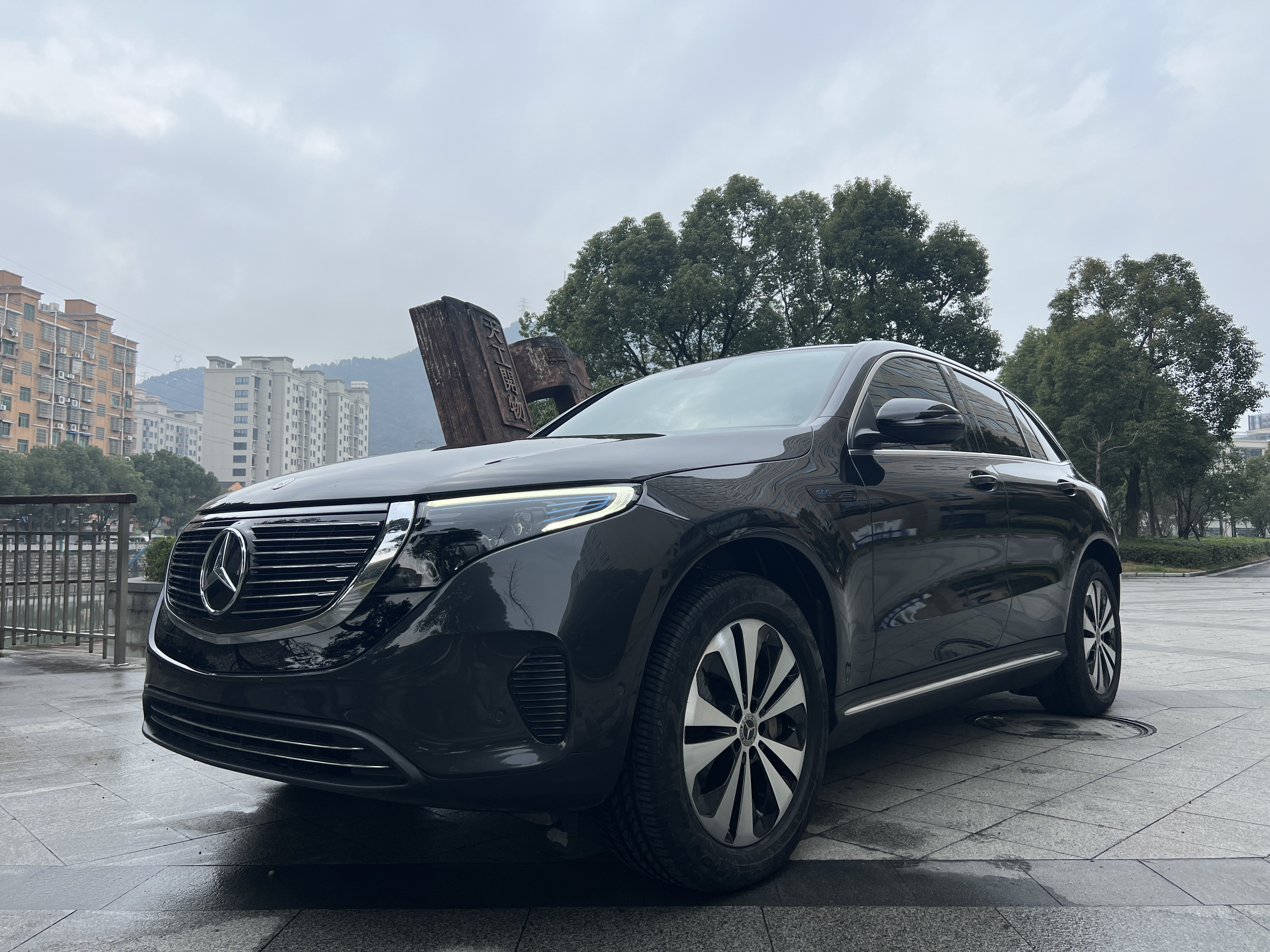 Mercedes-Benz EQC Class 2021 car image 