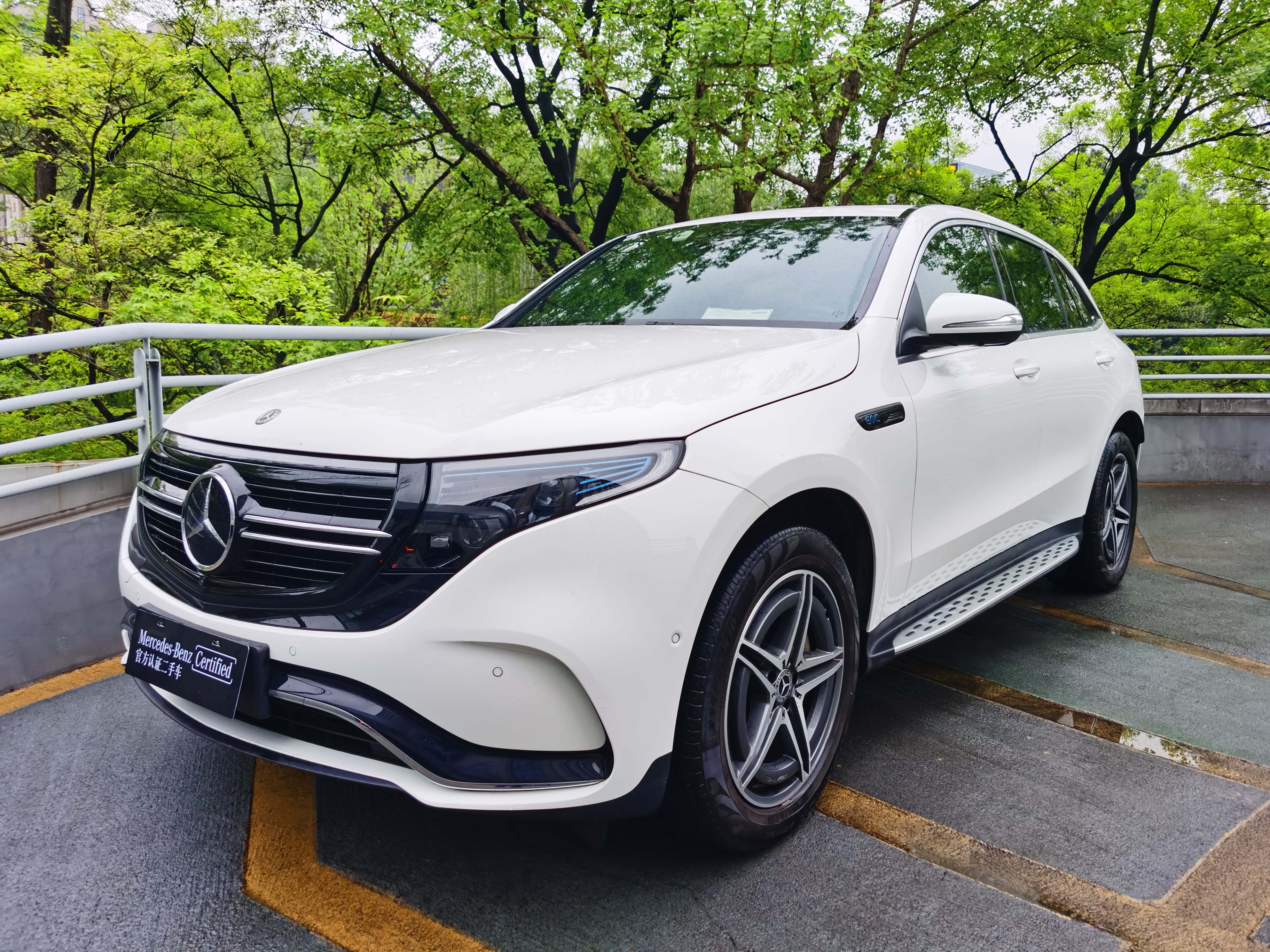 Mercedes-Benz EQC Class 2020 car image 