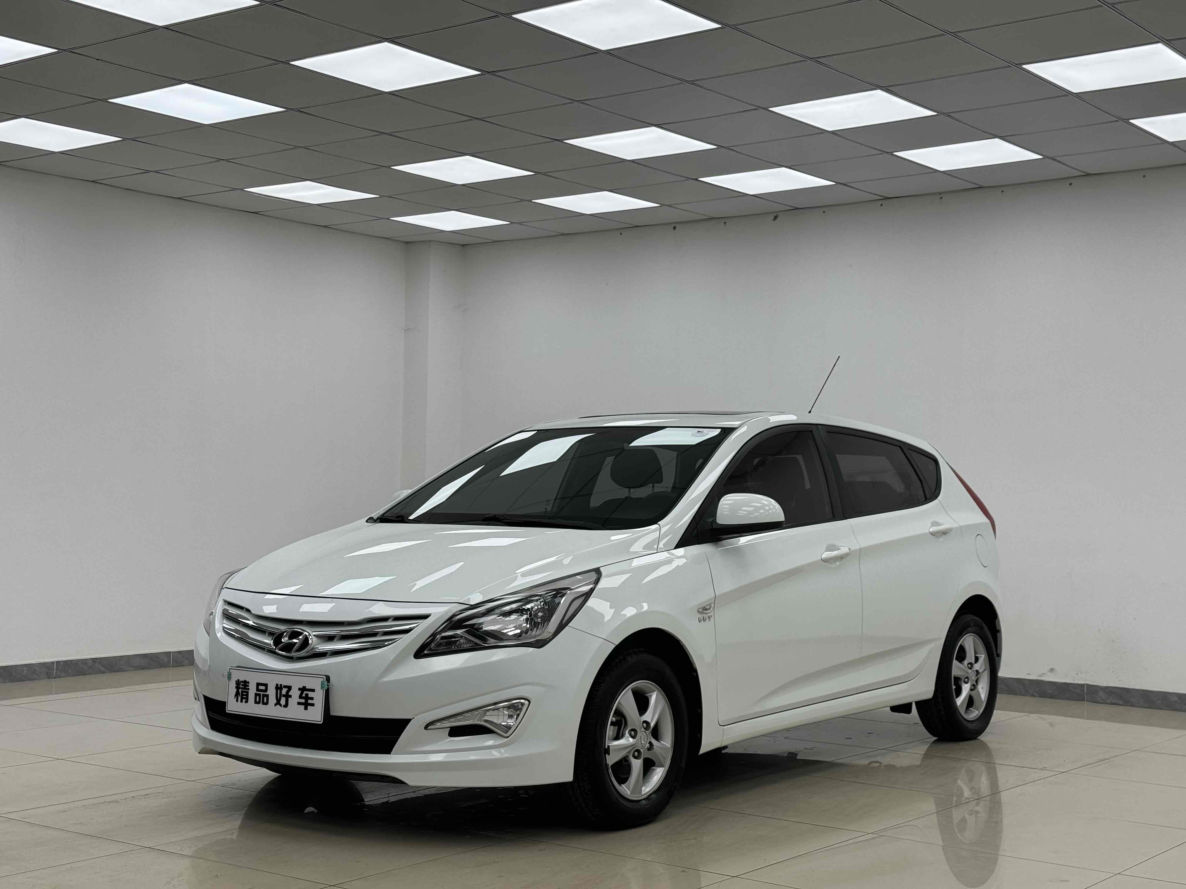 Hyundai Reina Hatchback 2015 Hyundai Reina Hatchback 2015 car image