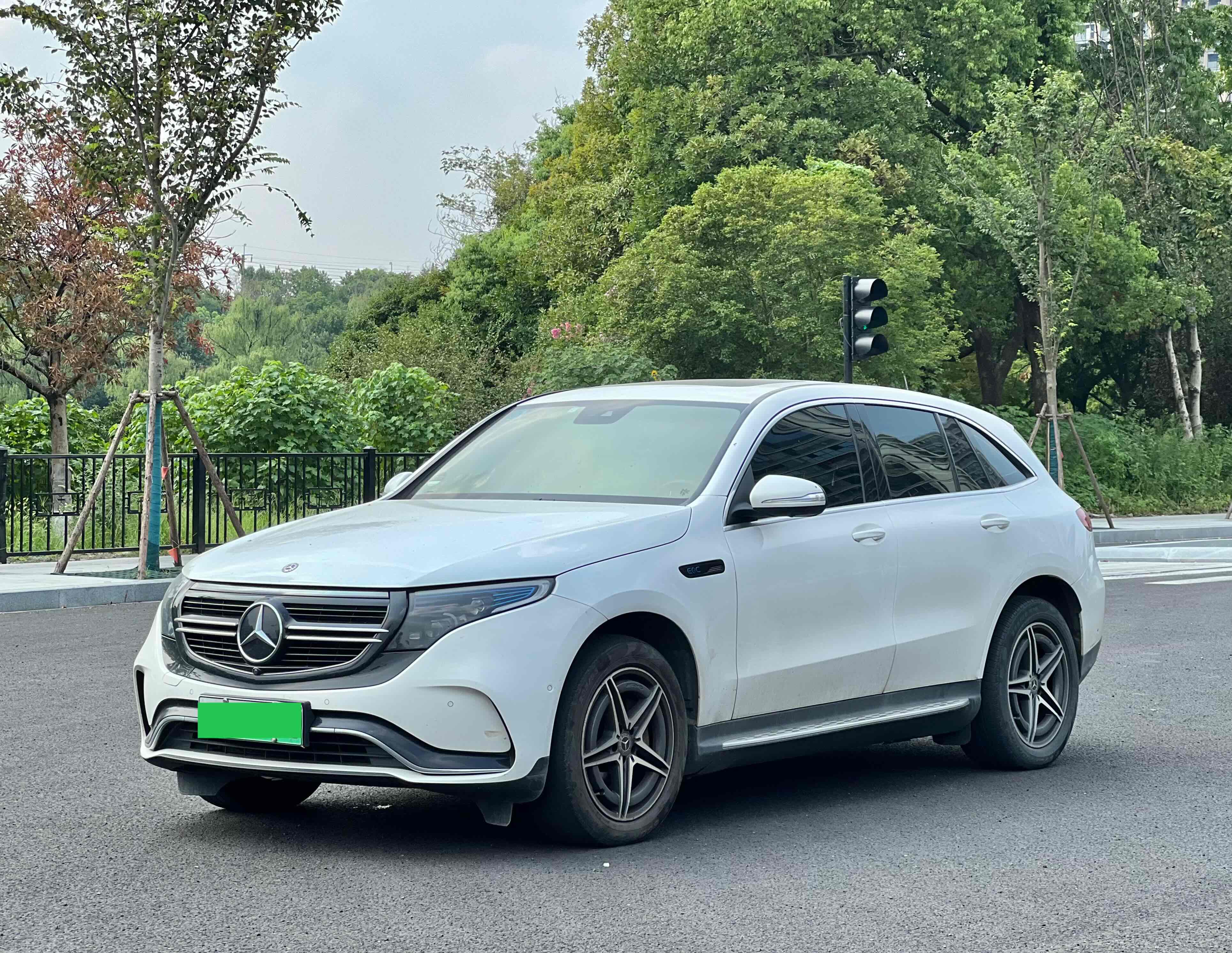 Mercedes-Benz EQC Class 2020 car image 