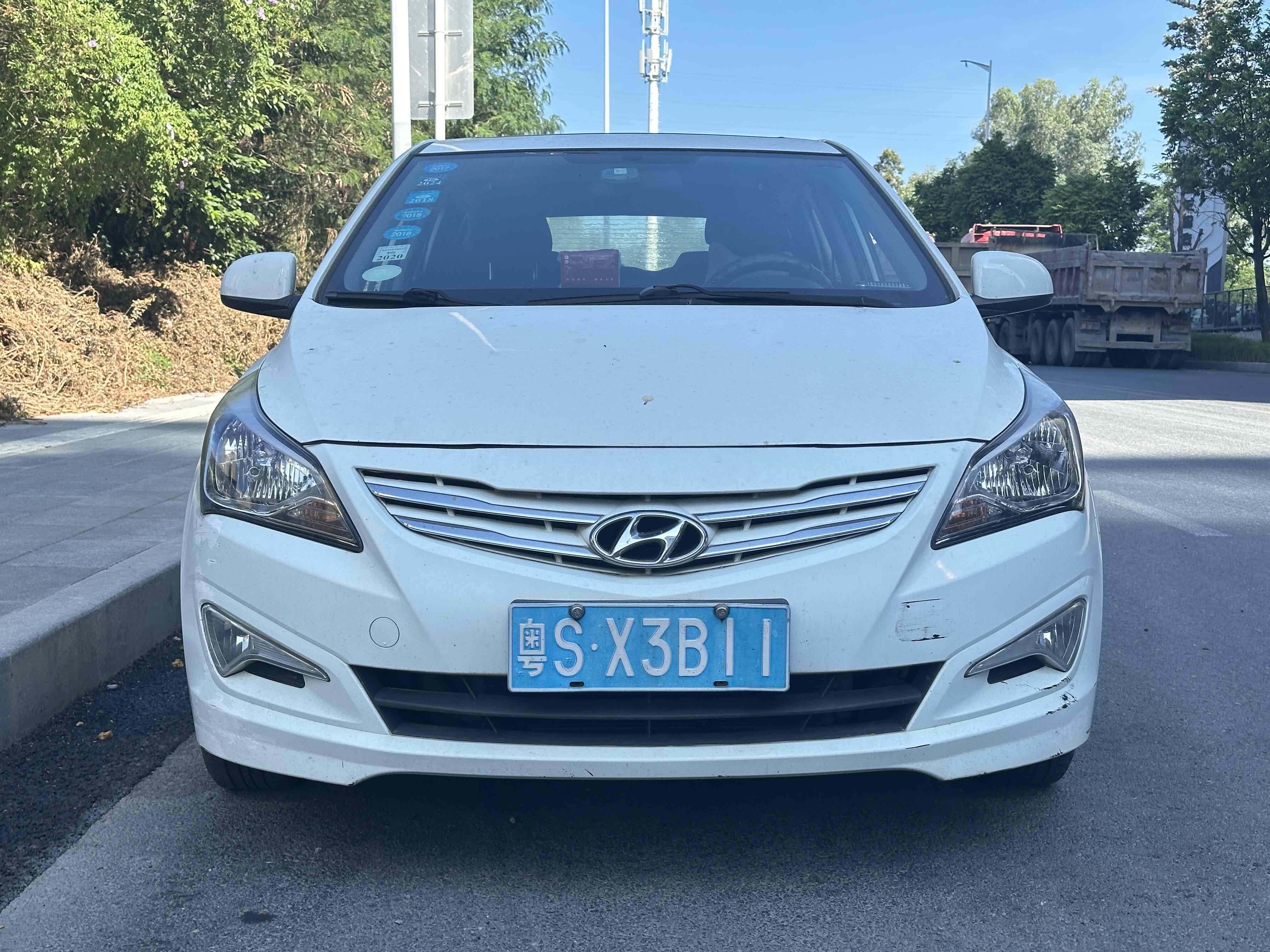 Hyundai Reina Hatchback 2016 Hyundai Reina Hatchback 2016 car image