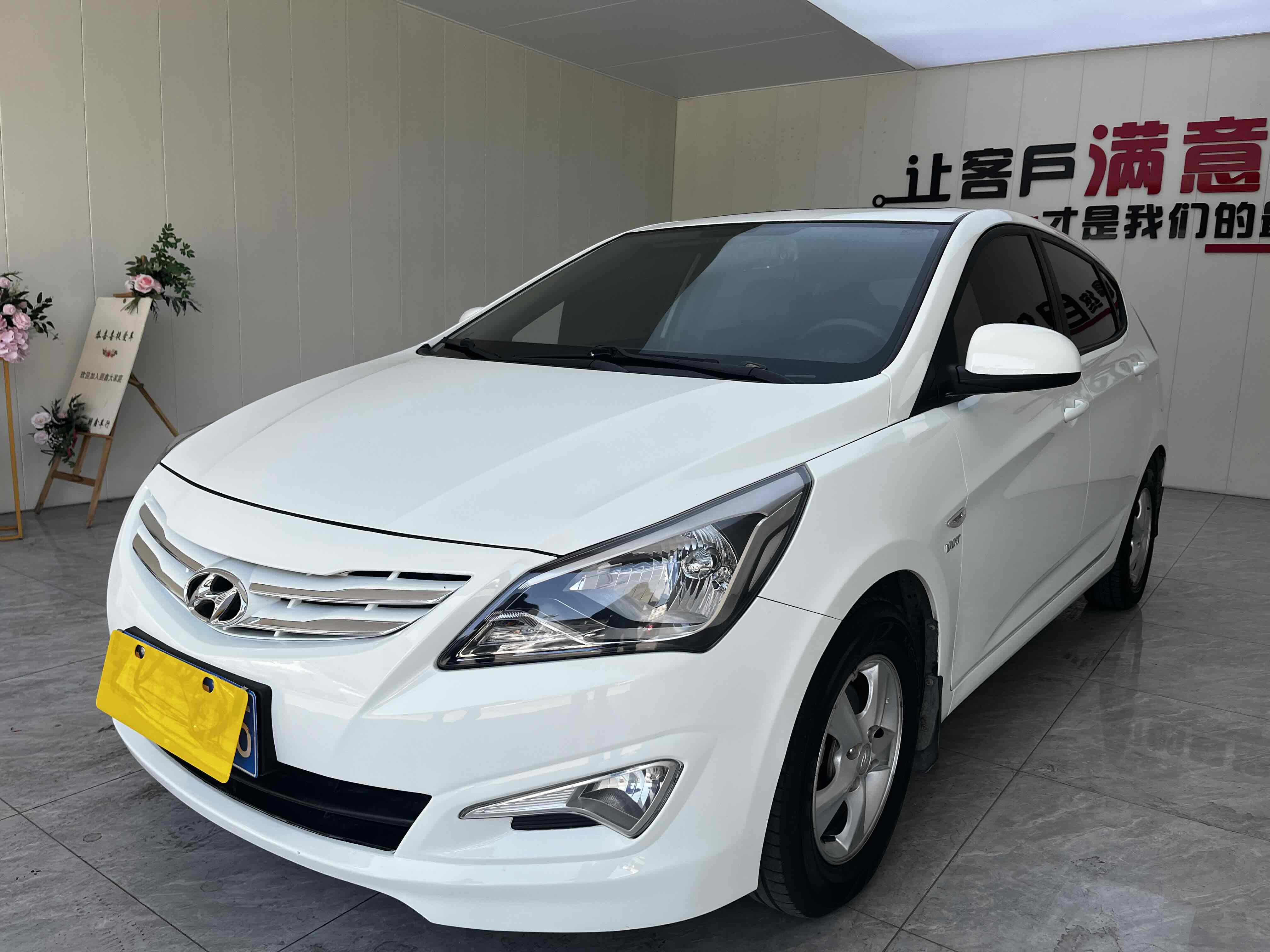 Hyundai Reina Hatchback 2014 Hyundai Reina Hatchback 2014 car image