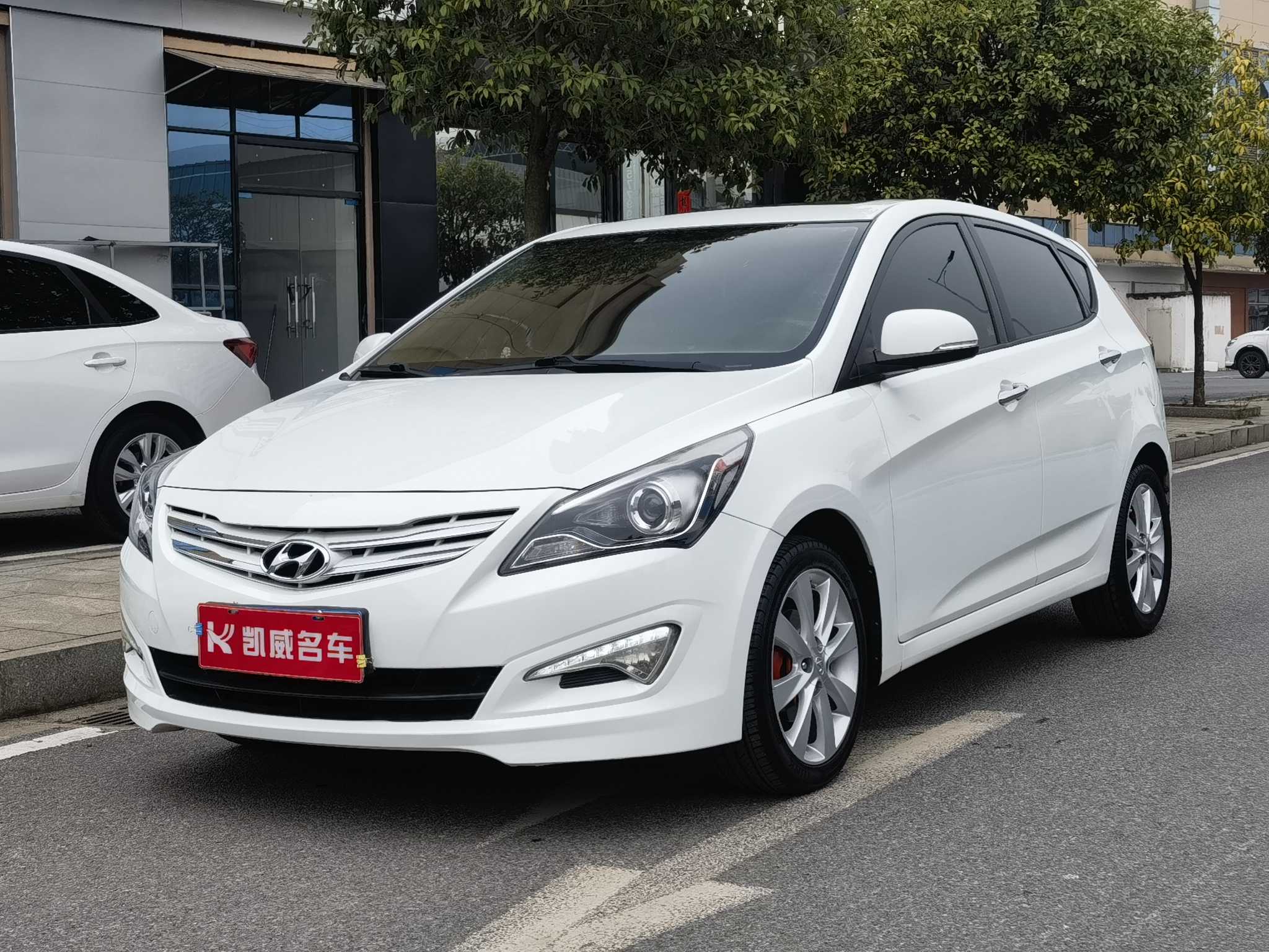 Hyundai Reina Hatchback 2016 Hyundai Reina Hatchback 2016 car image