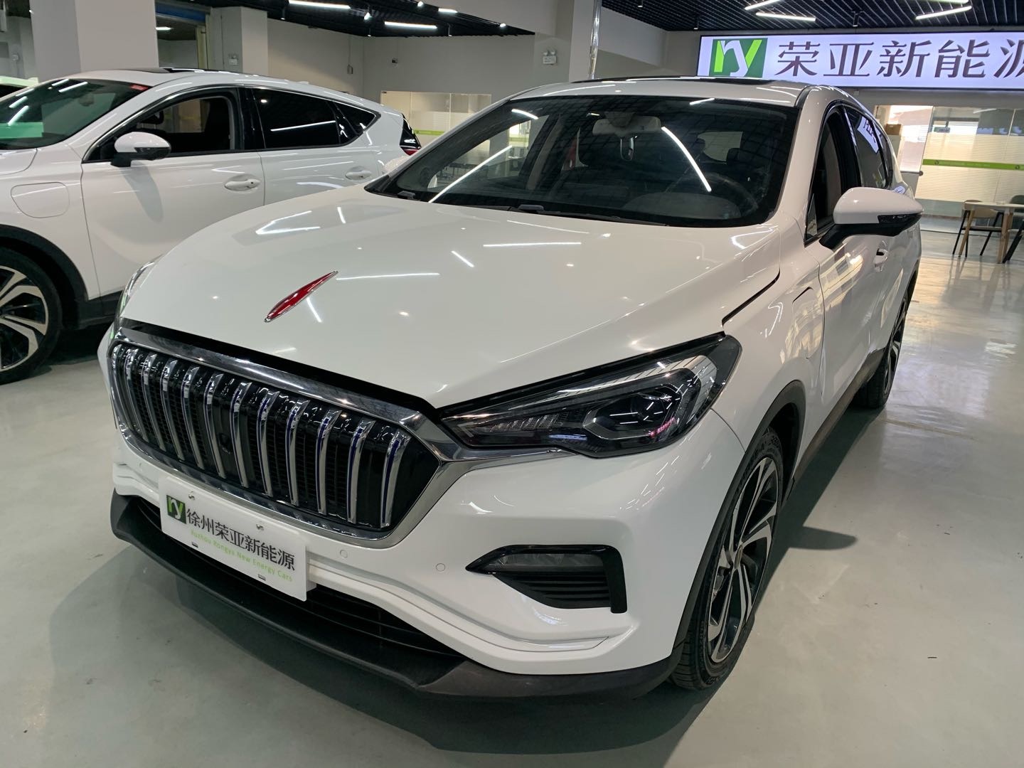 HongQi E-HS3 2019 car image 