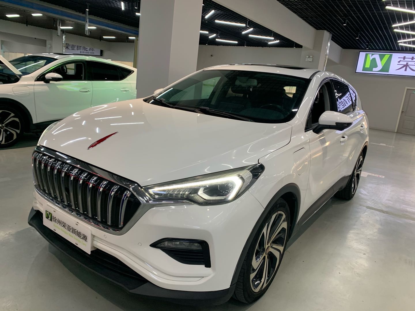 HongQi E-HS3 2019 car image 