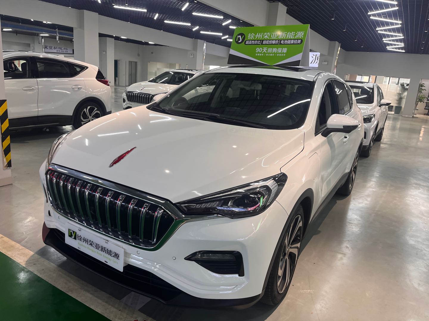 HongQi E-HS3 2019 car image 