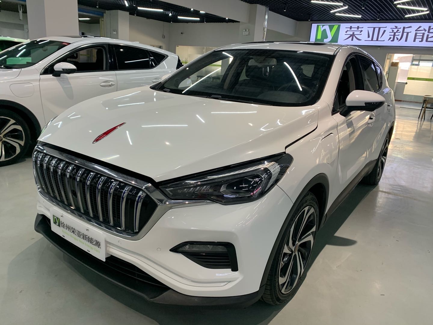 HongQi E-HS3 2019 car image 