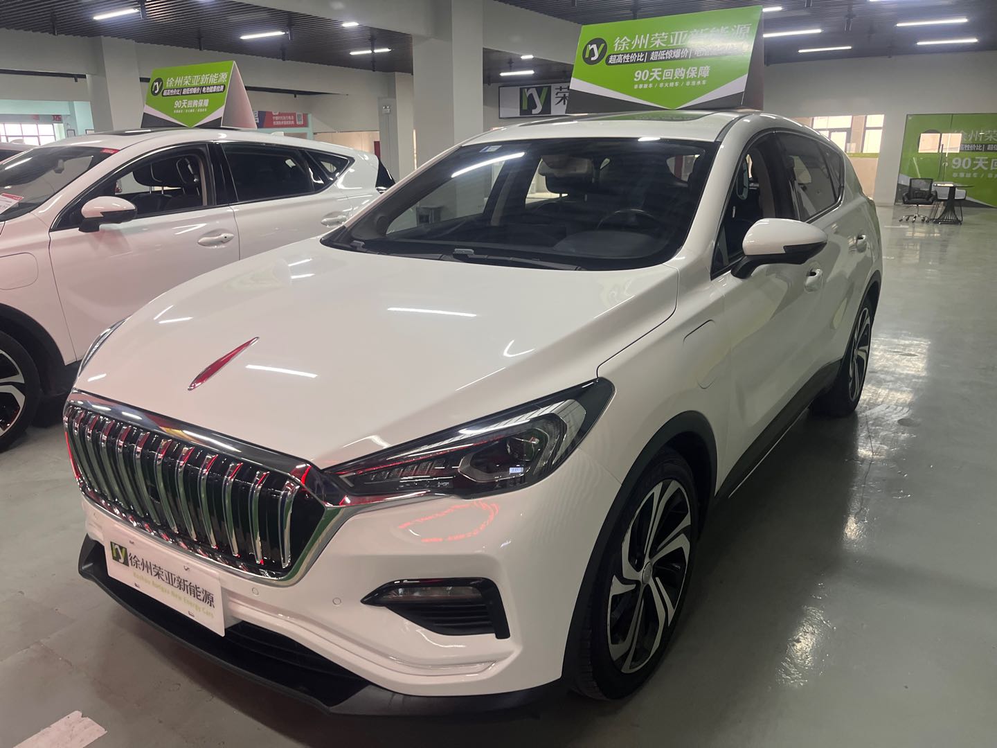HongQi E-HS3 2019 car image 