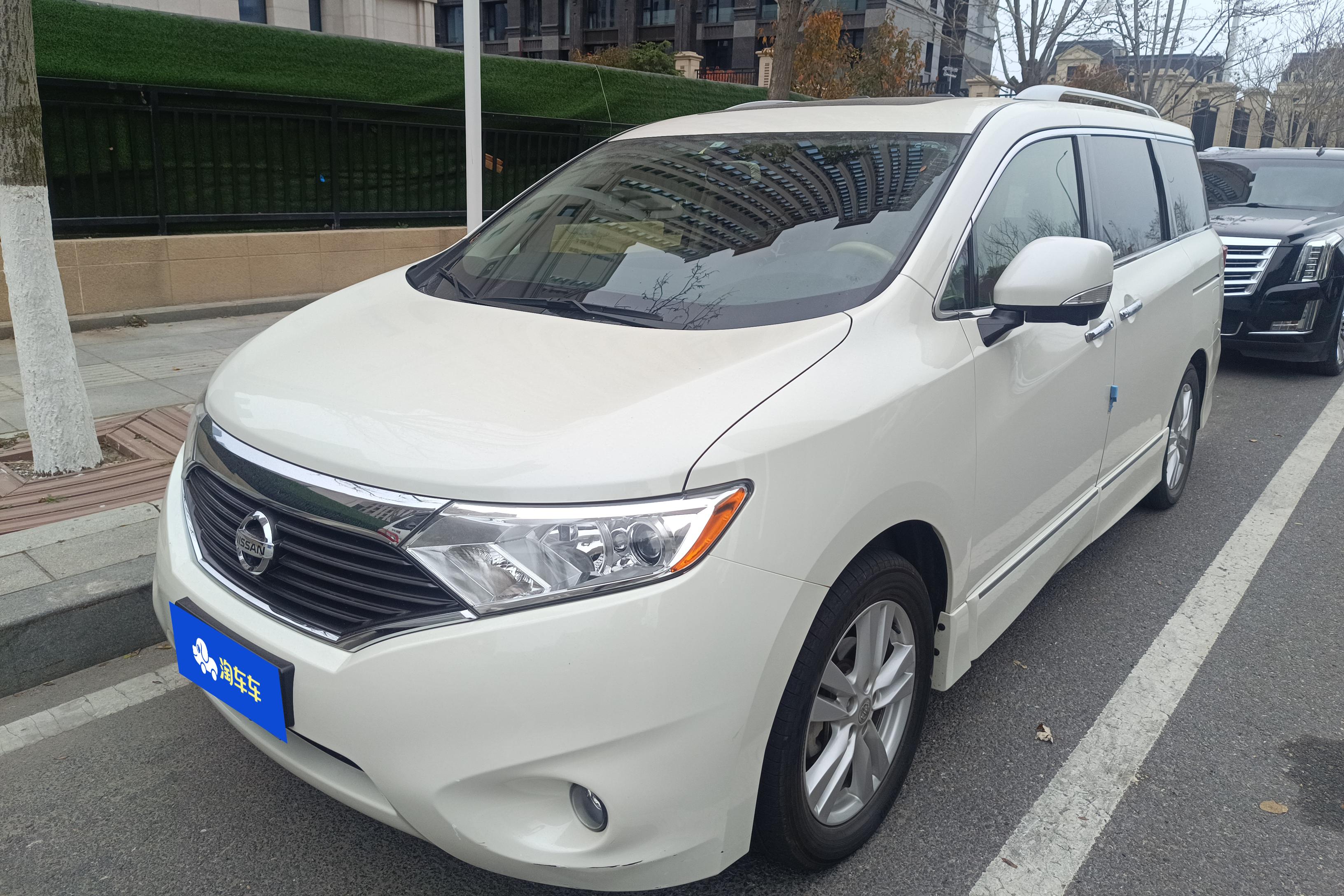 Nissan Quest 2016 汽车图片 