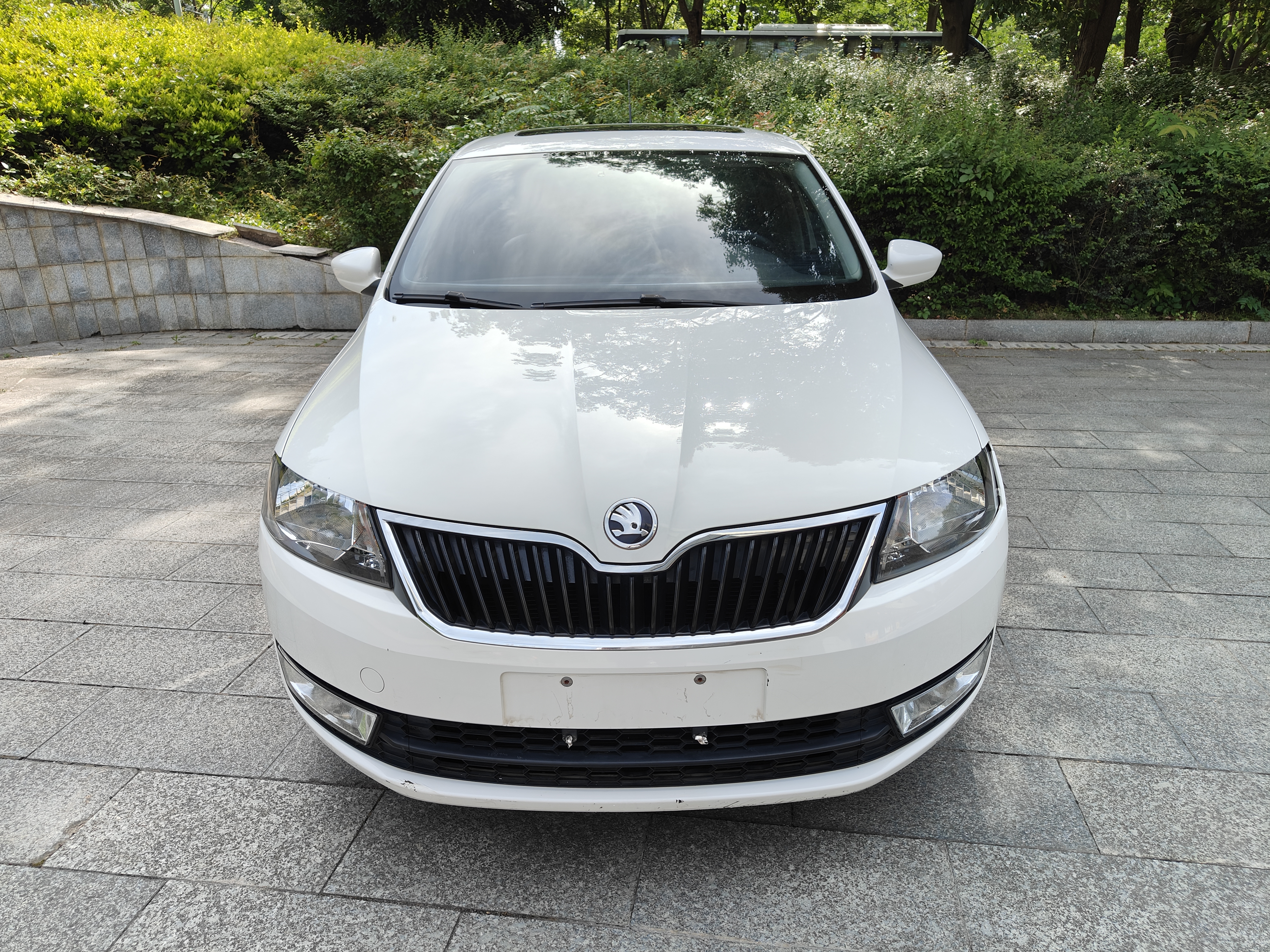 Skoda Rapid Spaceback 2016 Skoda Rapid Spaceback 2016 car image