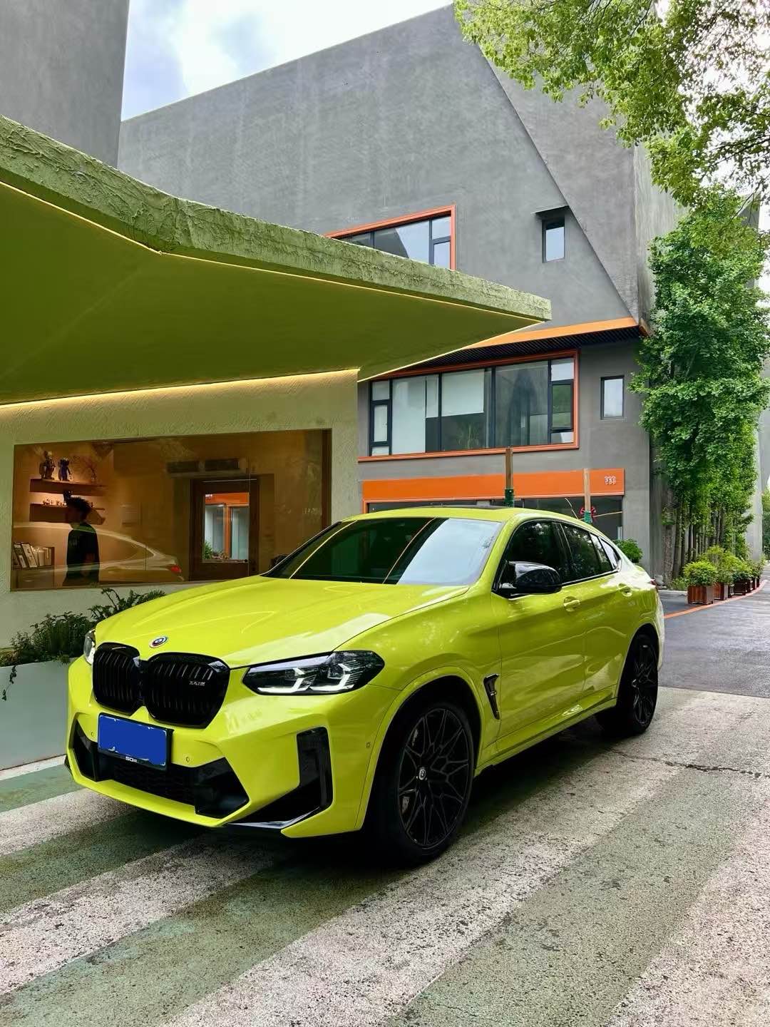 BMW X4 M40i 2023 car image 