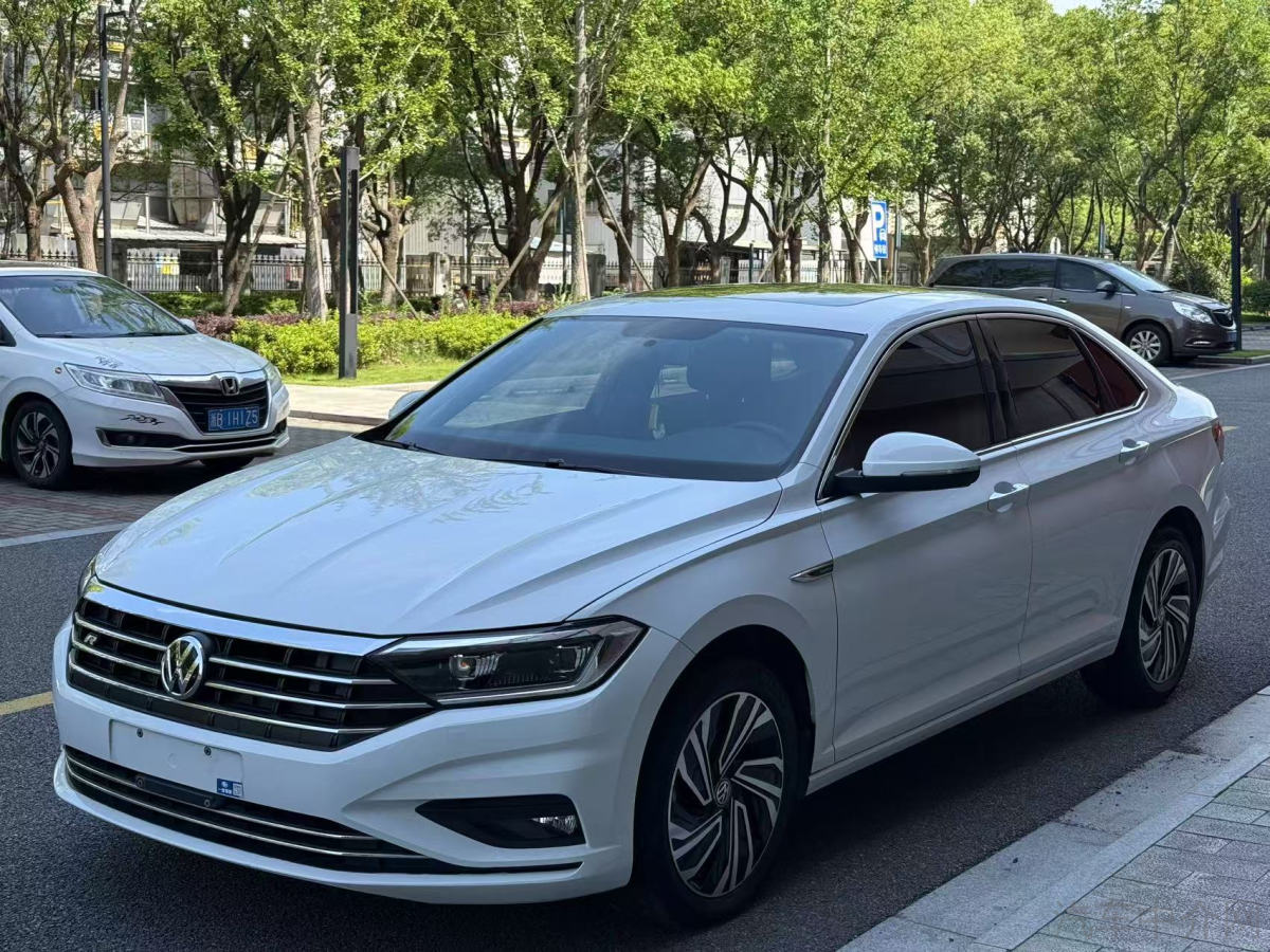 Volkswagen Sagitar 2022 immagine di auto 