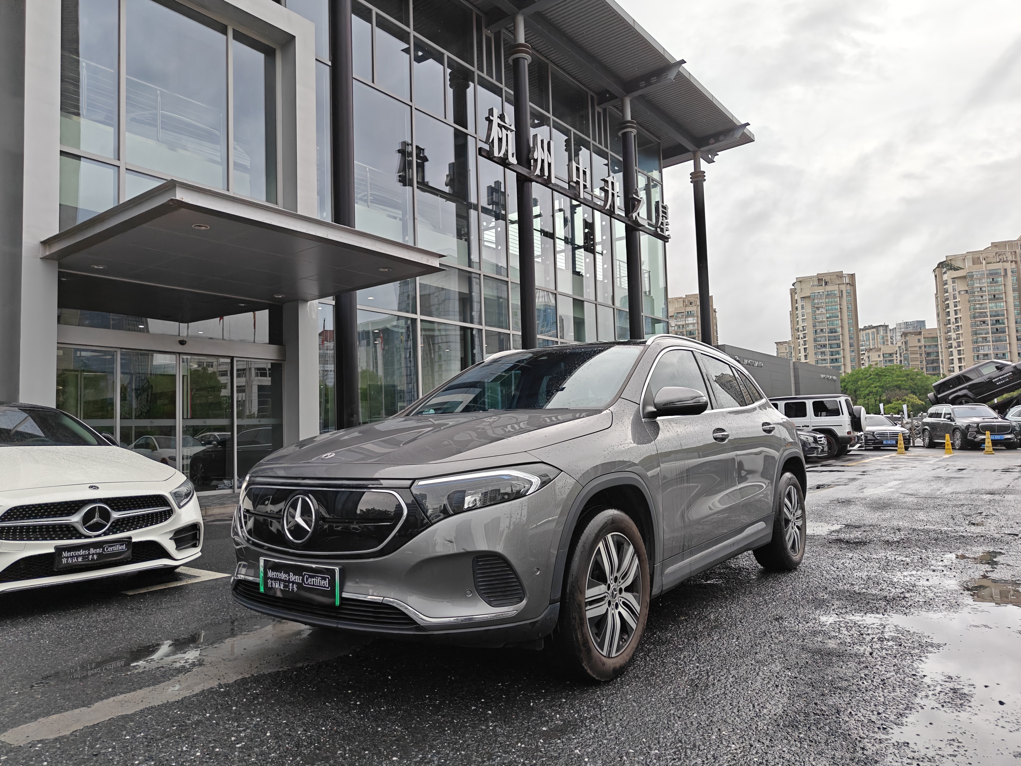 Mercedes-Benz EQA Class 2022 immagine di auto 