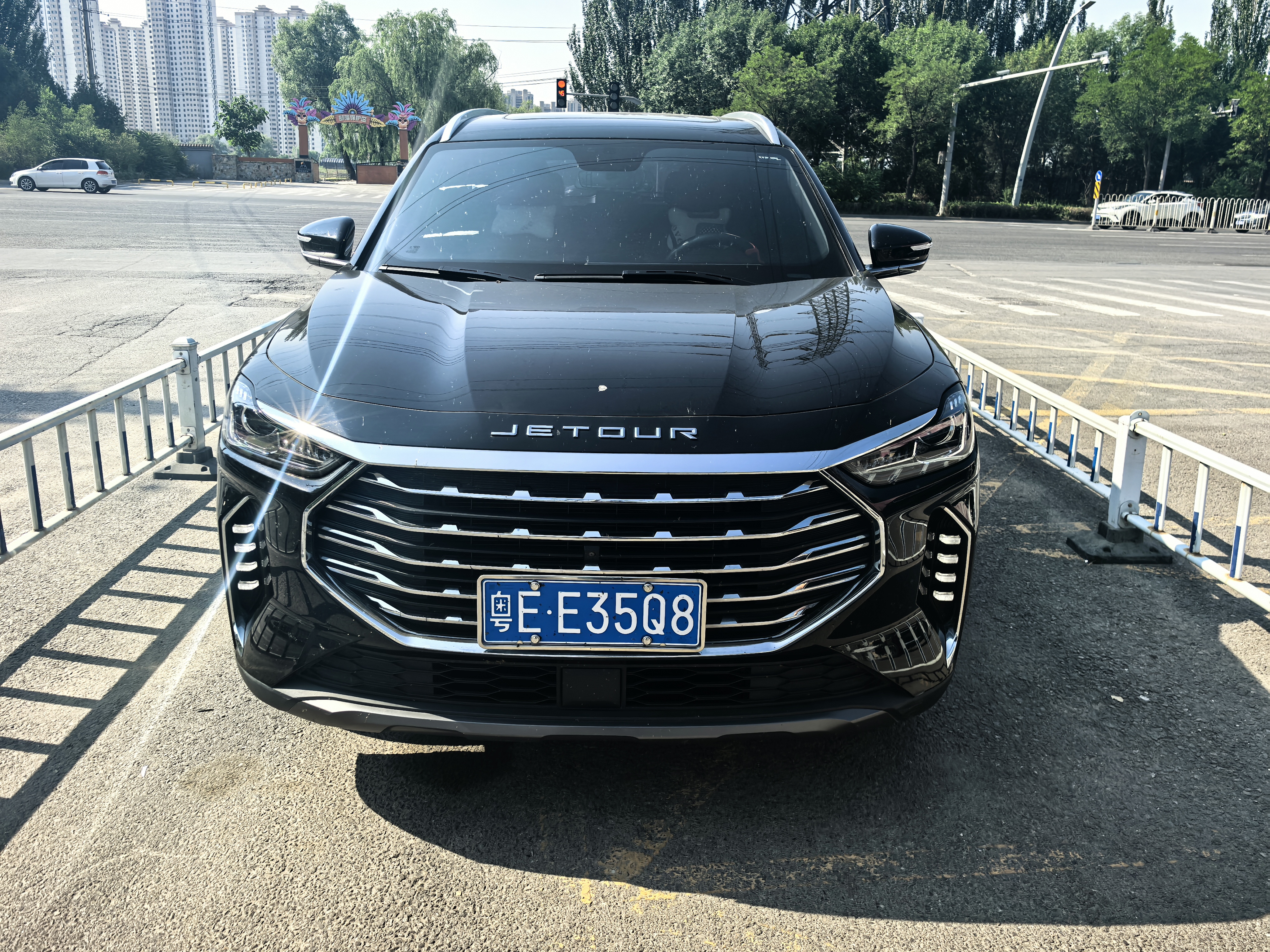 Jetour X70 PLUS C-DM 2022 car image 