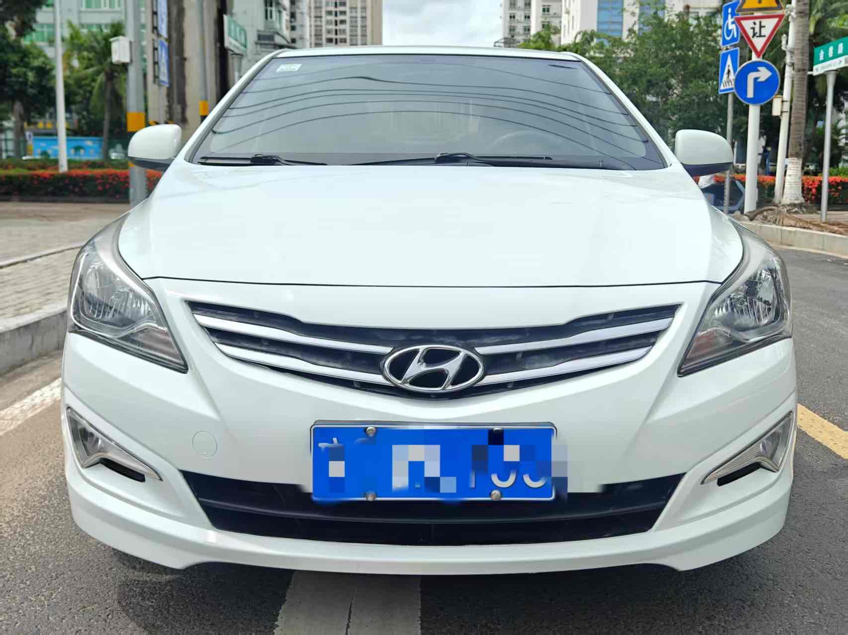 Hyundai Reina 2016 car image 