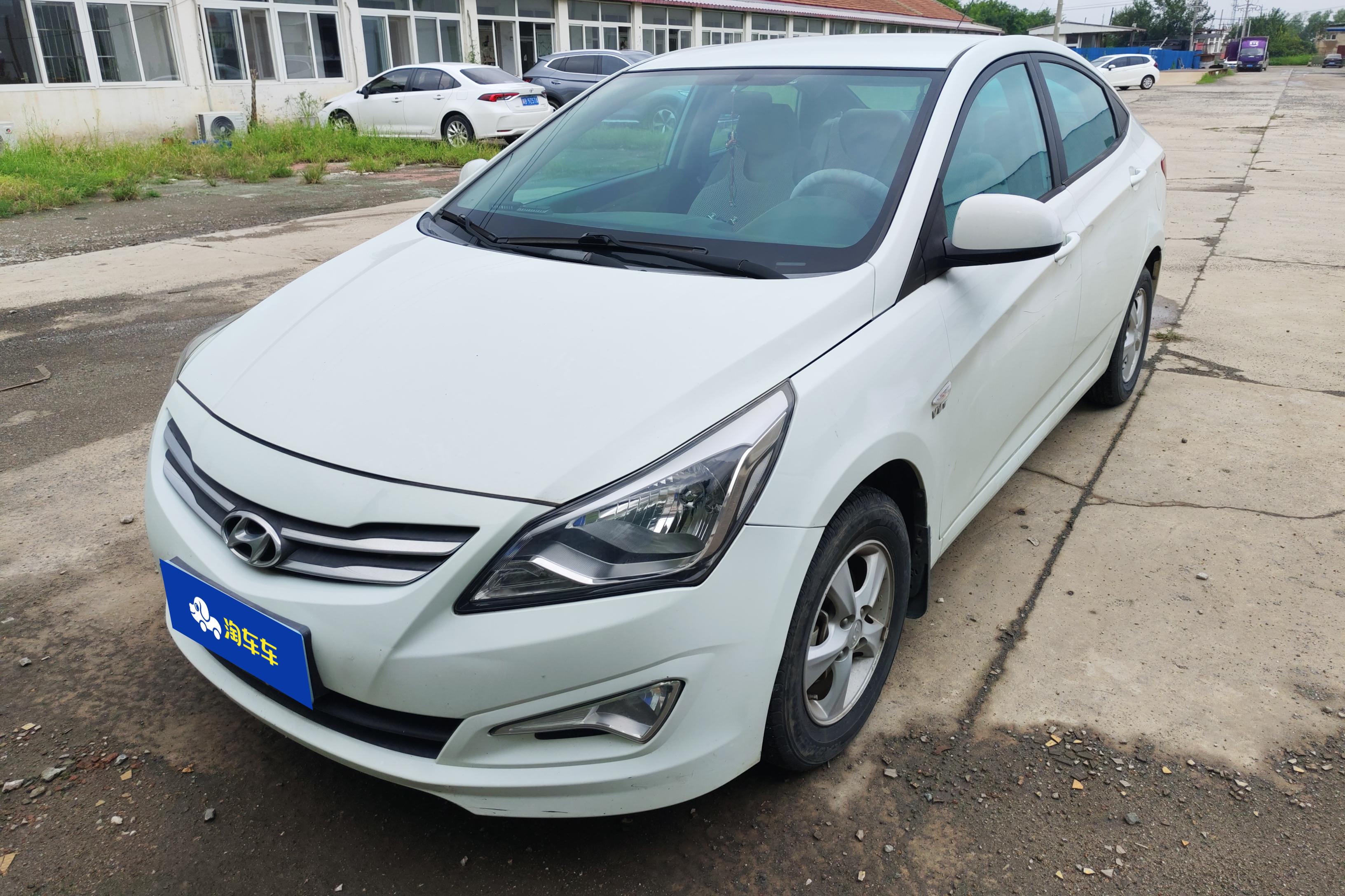 Hyundai Reina 2015 car image 