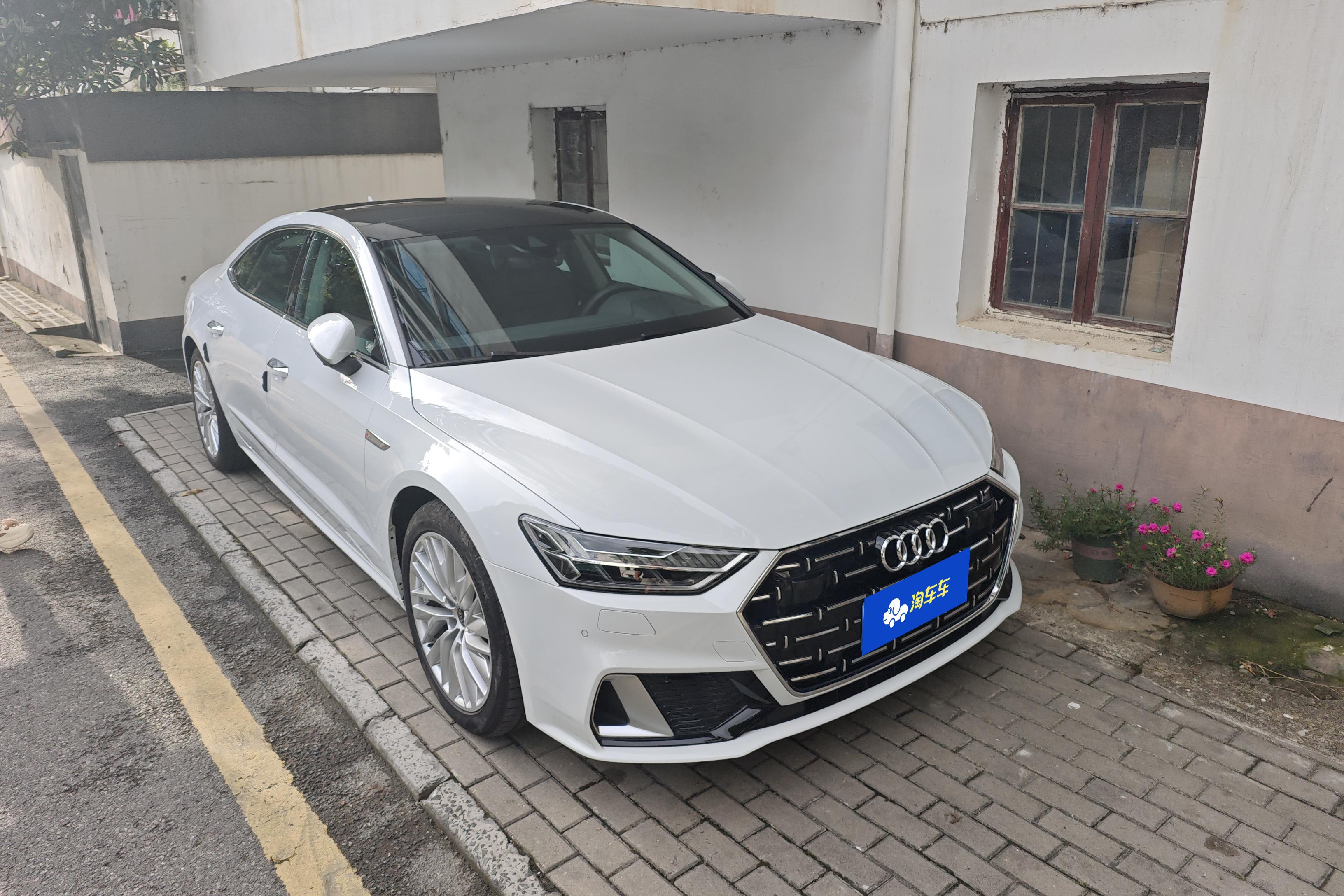 Audi A7L 2023 car image 