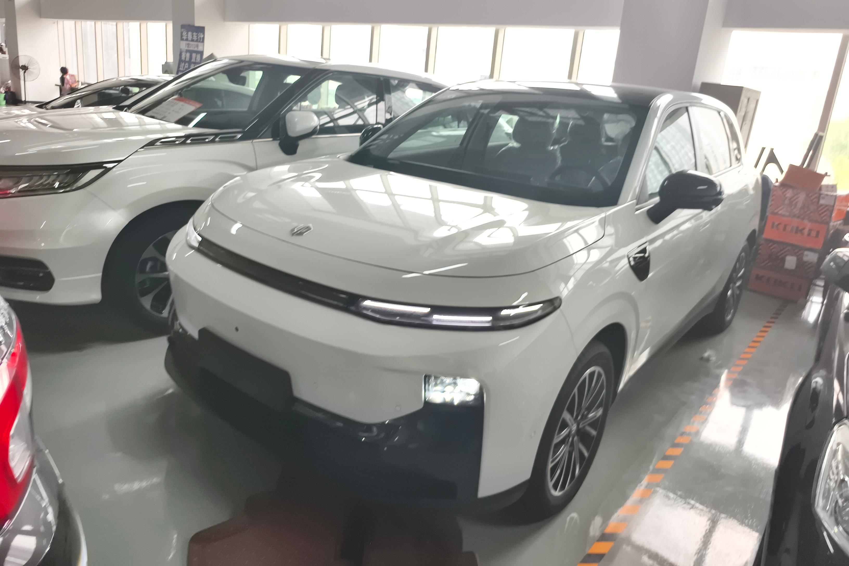 Leapmotor B10 2025 汽车图片 