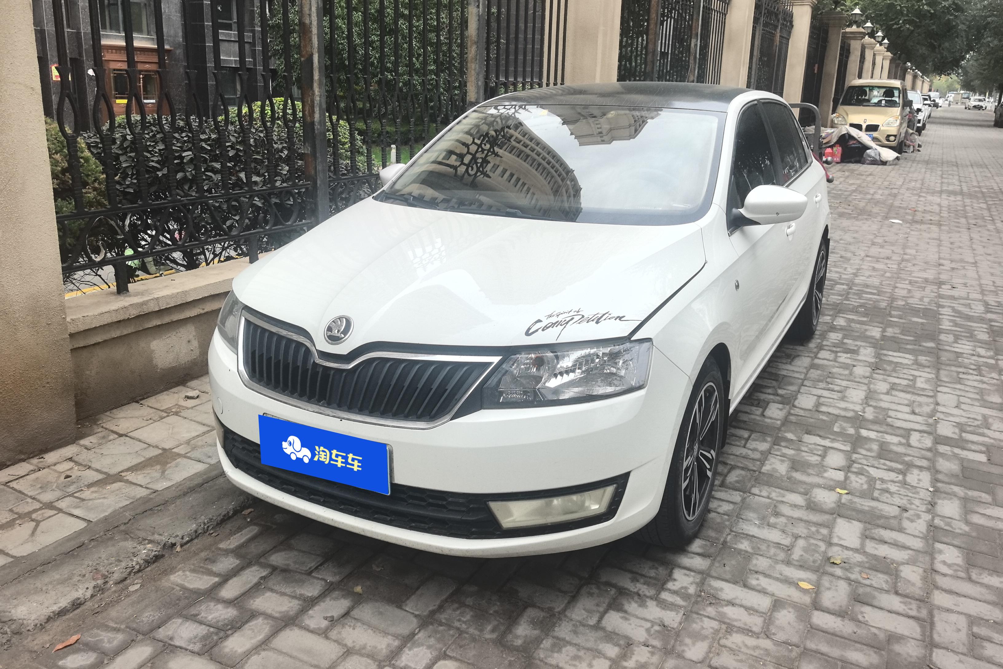 Skoda Rapid Spaceback 2016 Skoda Rapid Spaceback 2016 car image