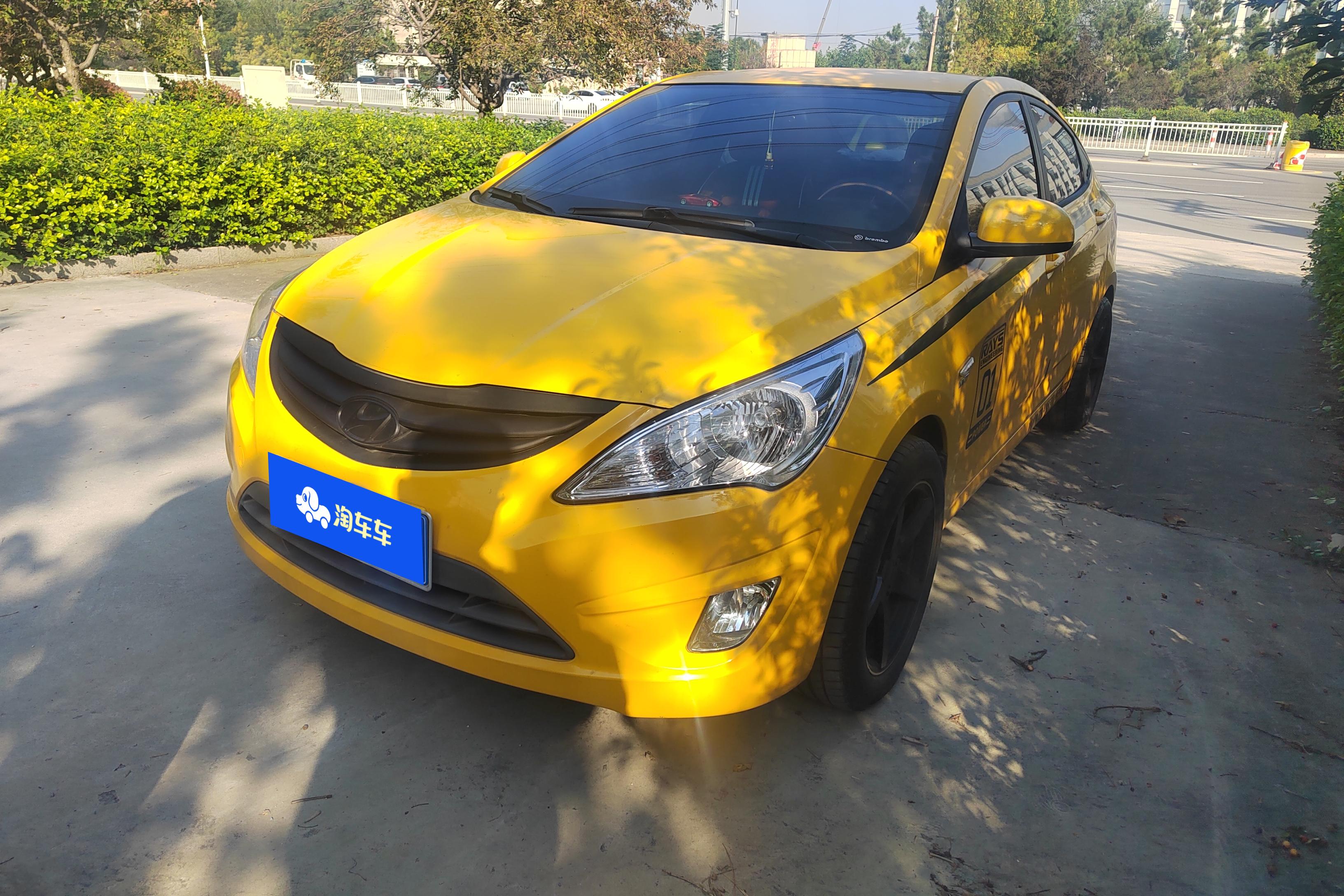 Hyundai Reina 2013 car image 