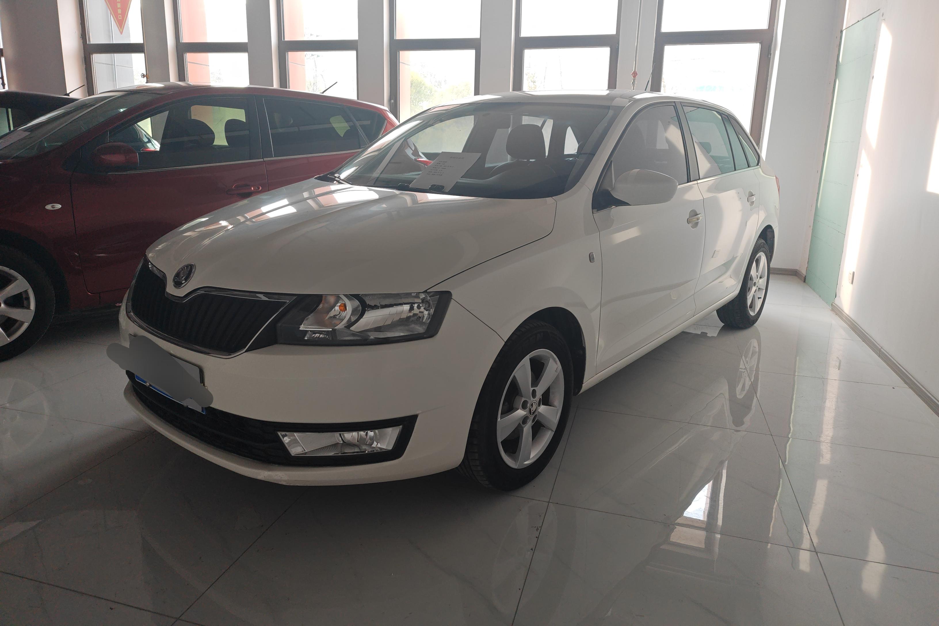 Skoda Rapid Spaceback 2017 Skoda Rapid Spaceback 2017 car image