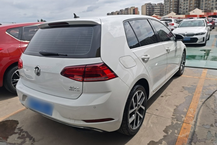 Volkswagen Golf 2020 car image #5