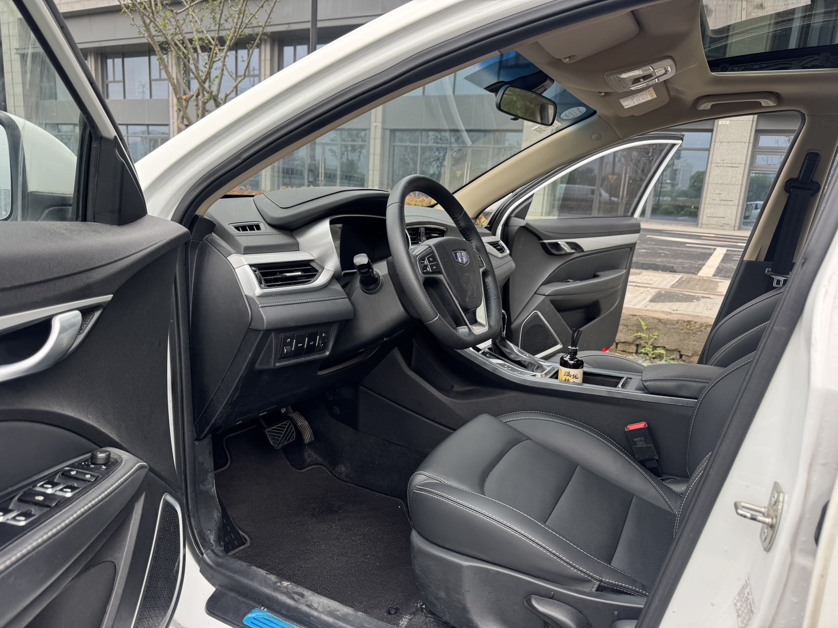 GEELY Emgrand 2019 imagen de coche #7